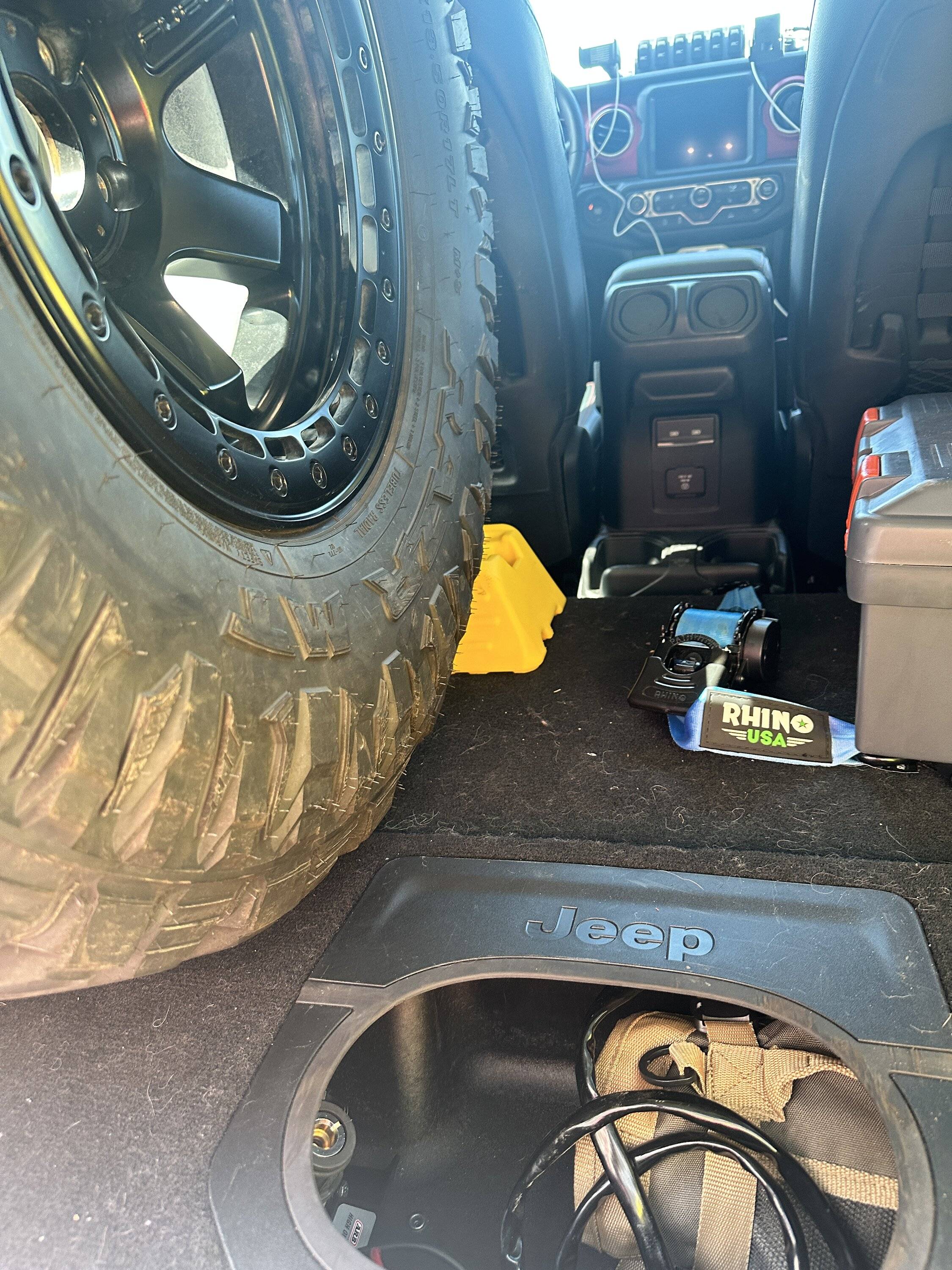 Jeep Wrangler JL Sub woofer/storage IMG_2504