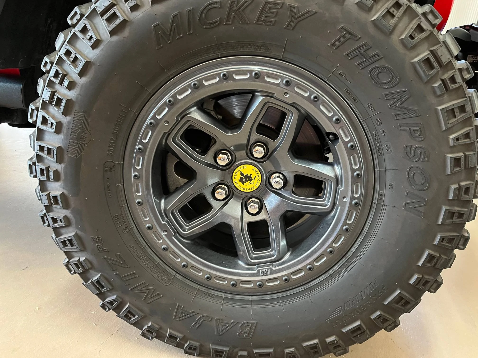 Jeep Wrangler JL AEV Borah wheels on JL AEV yellow center ca