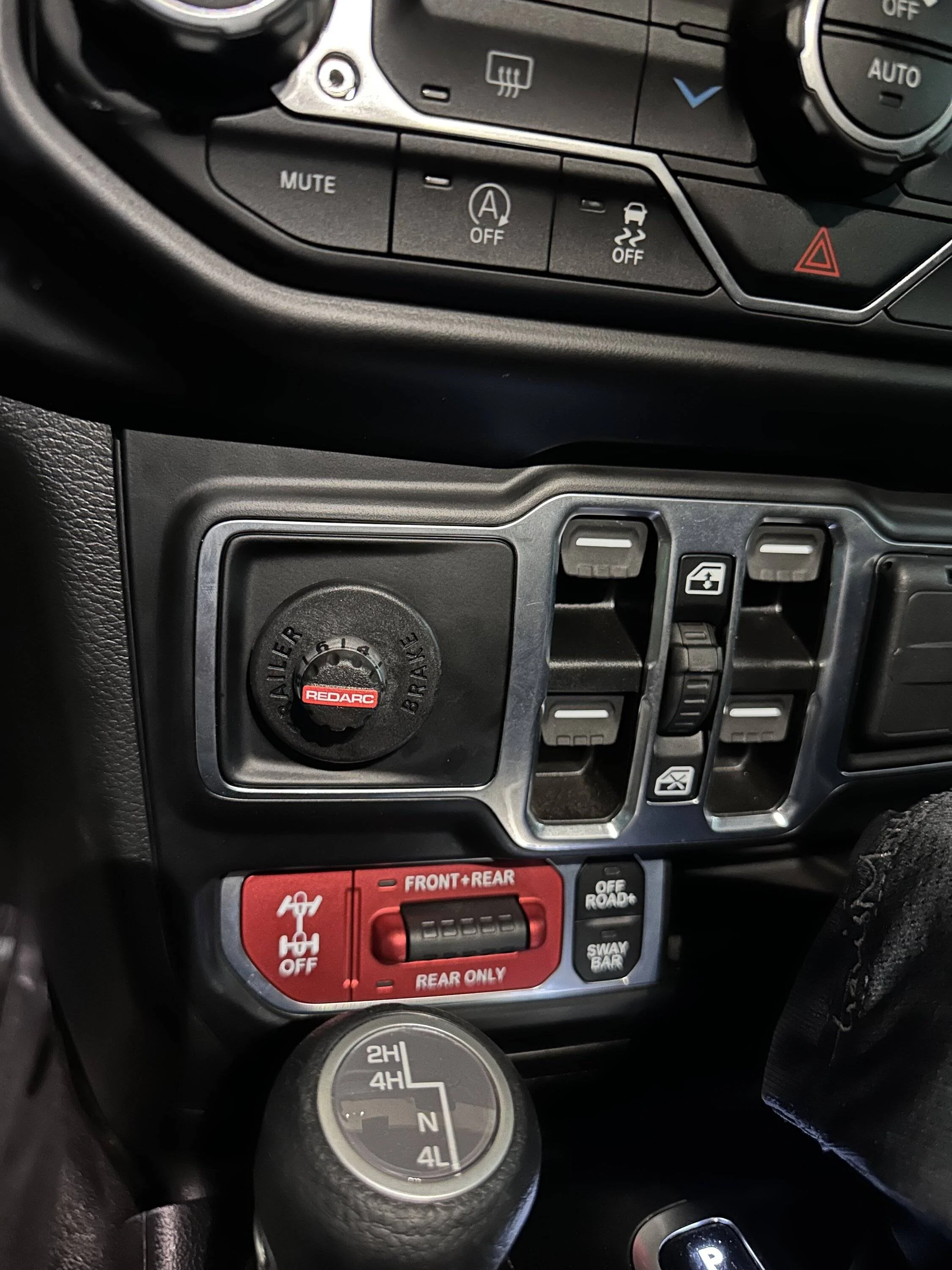Jeep Wrangler JL Trailer brake controller without factory tow package IMG_1382