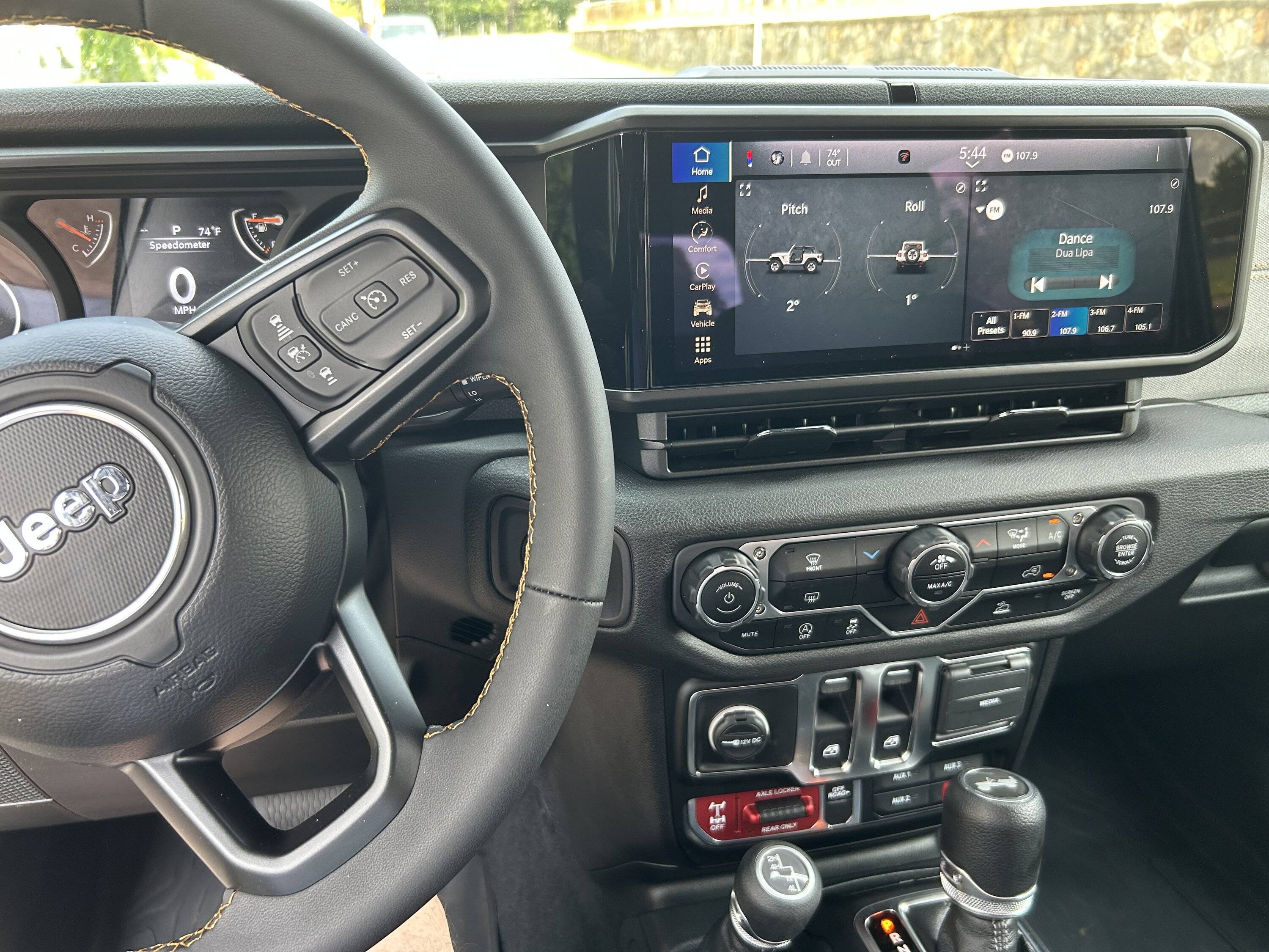 Jeep Wrangler JL 12.3-inch touchscreen Uconnect 5 IMG_3935