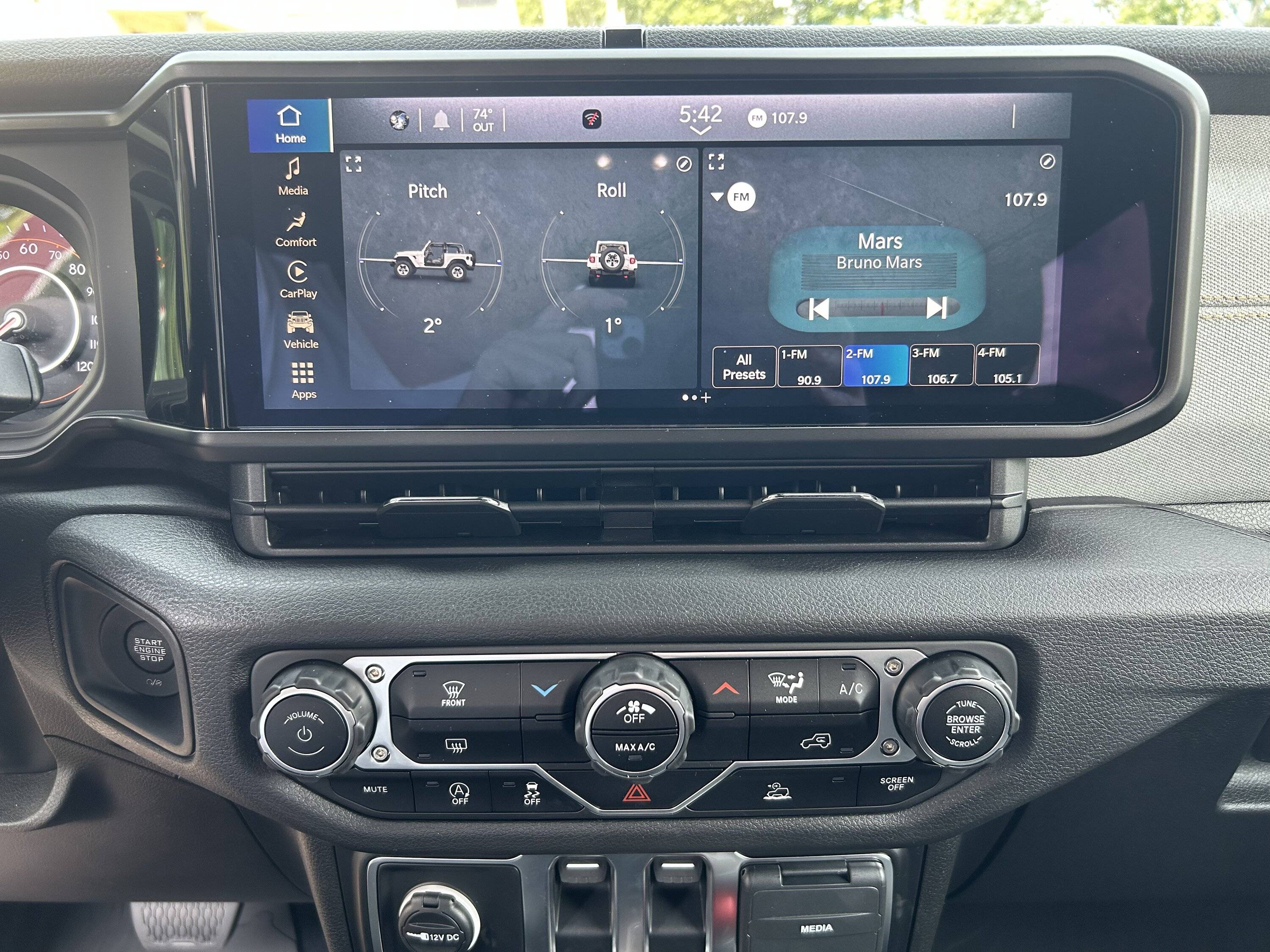Jeep Wrangler JL 12.3-inch touchscreen Uconnect 5 IMG_3933