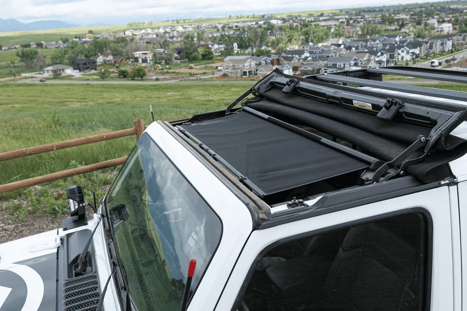 Jeep Wrangler JL Bestop SunScreen: JL Sunshade for Sunrider for Hardtop released!! The SunScreen - Lifestyle 3-920x613-5ac886a