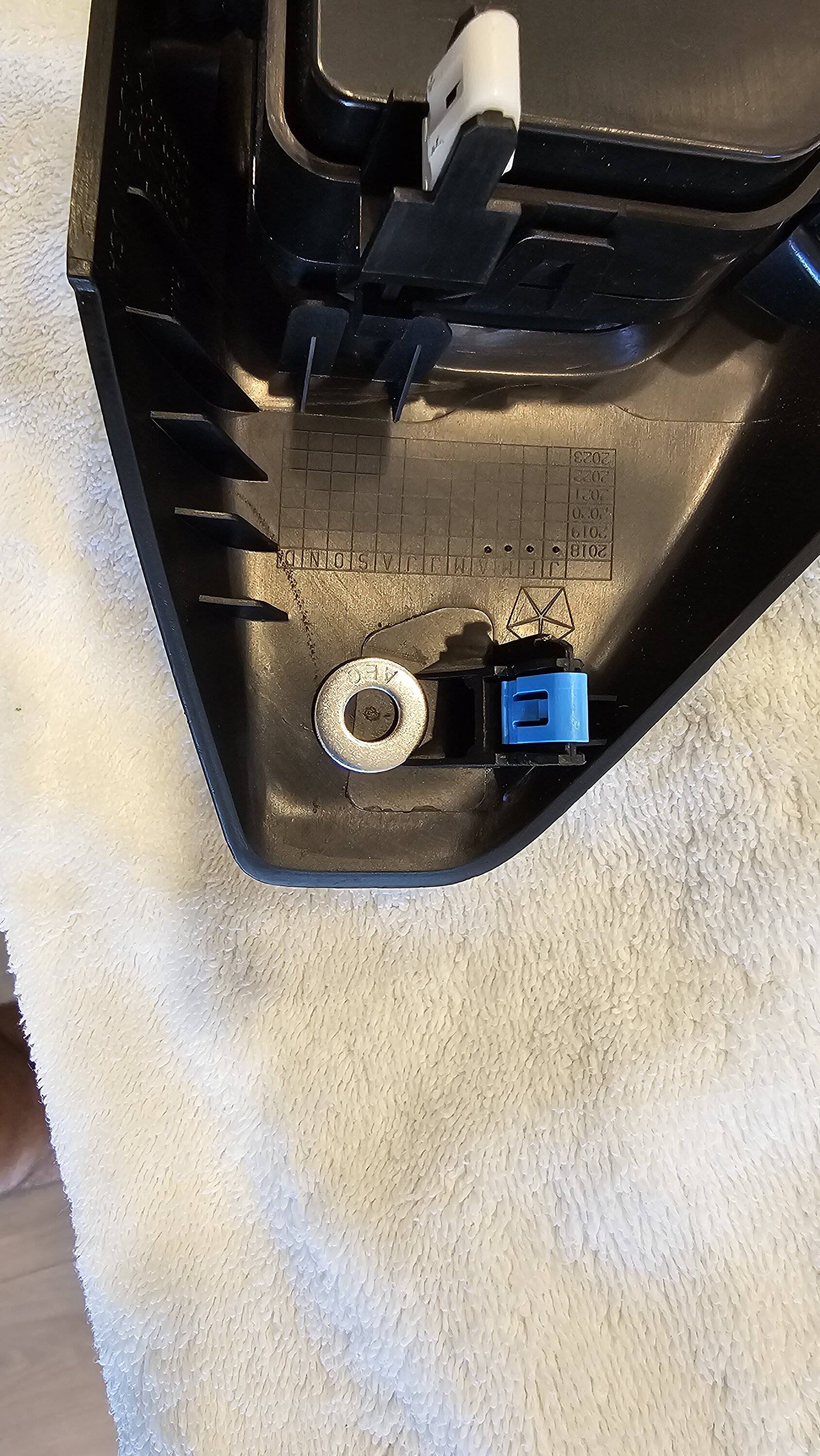 Jeep Wrangler JL Clean Magsafe Charger DIY 20230813_102745
