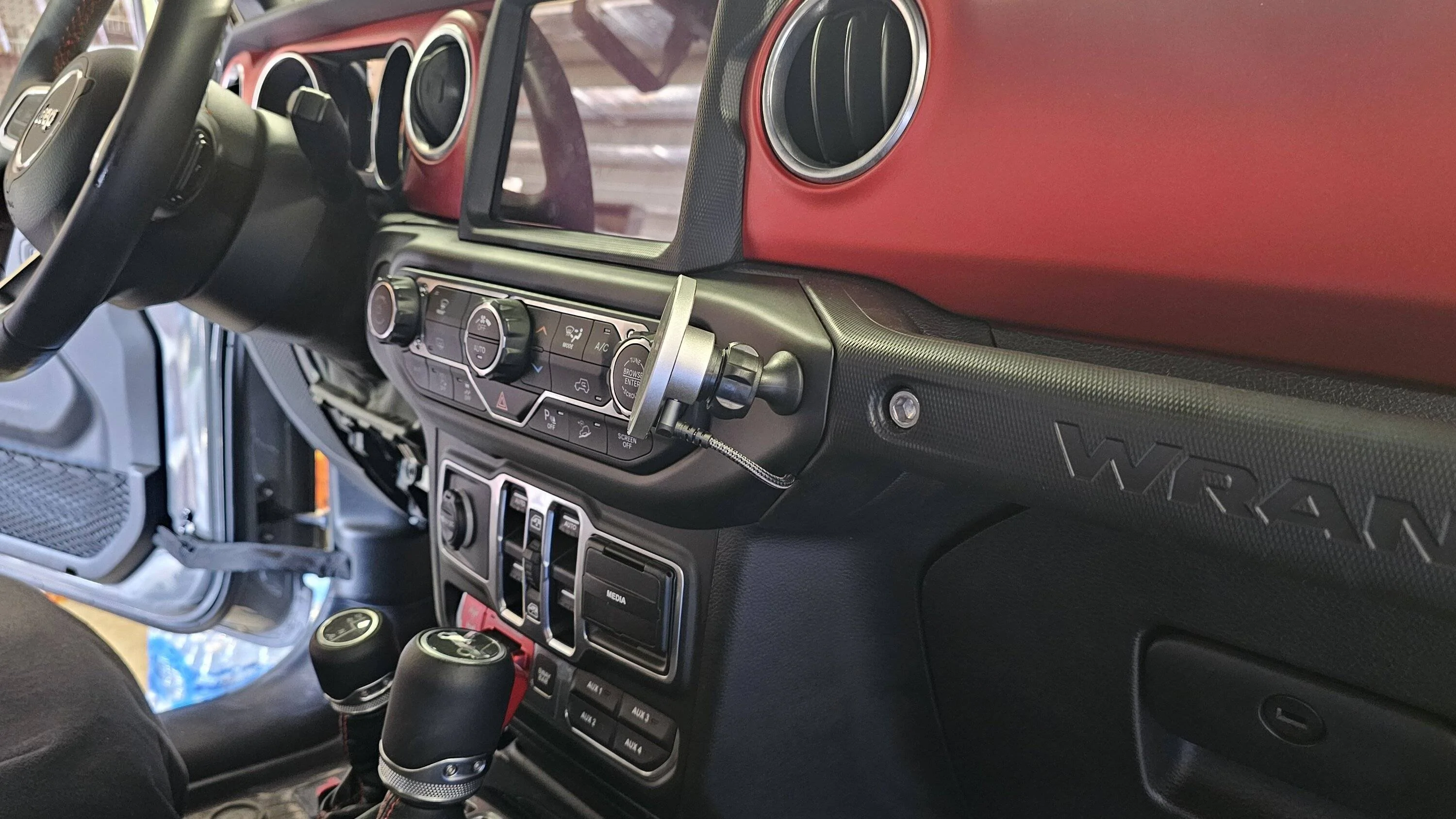Jeep Wrangler JL Cell phone mount recommendations 20230813_115637