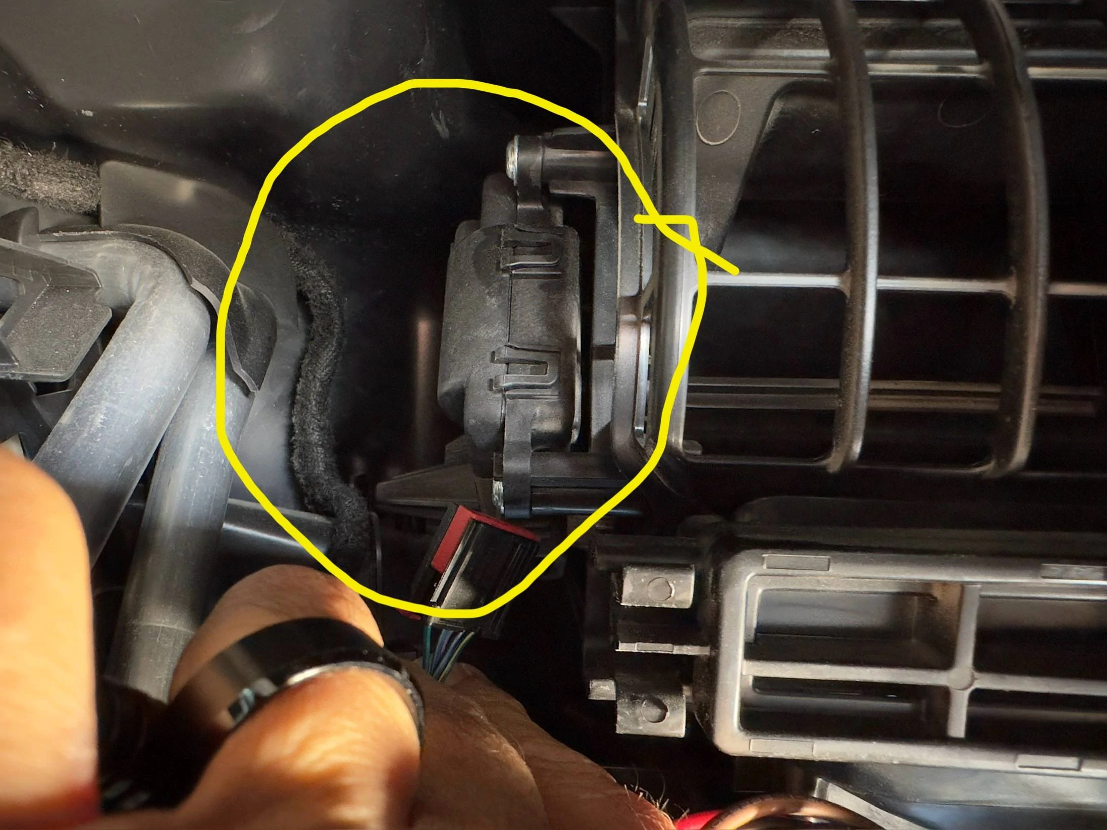Jeep Wrangler JL Hot air from engine IMG_5093