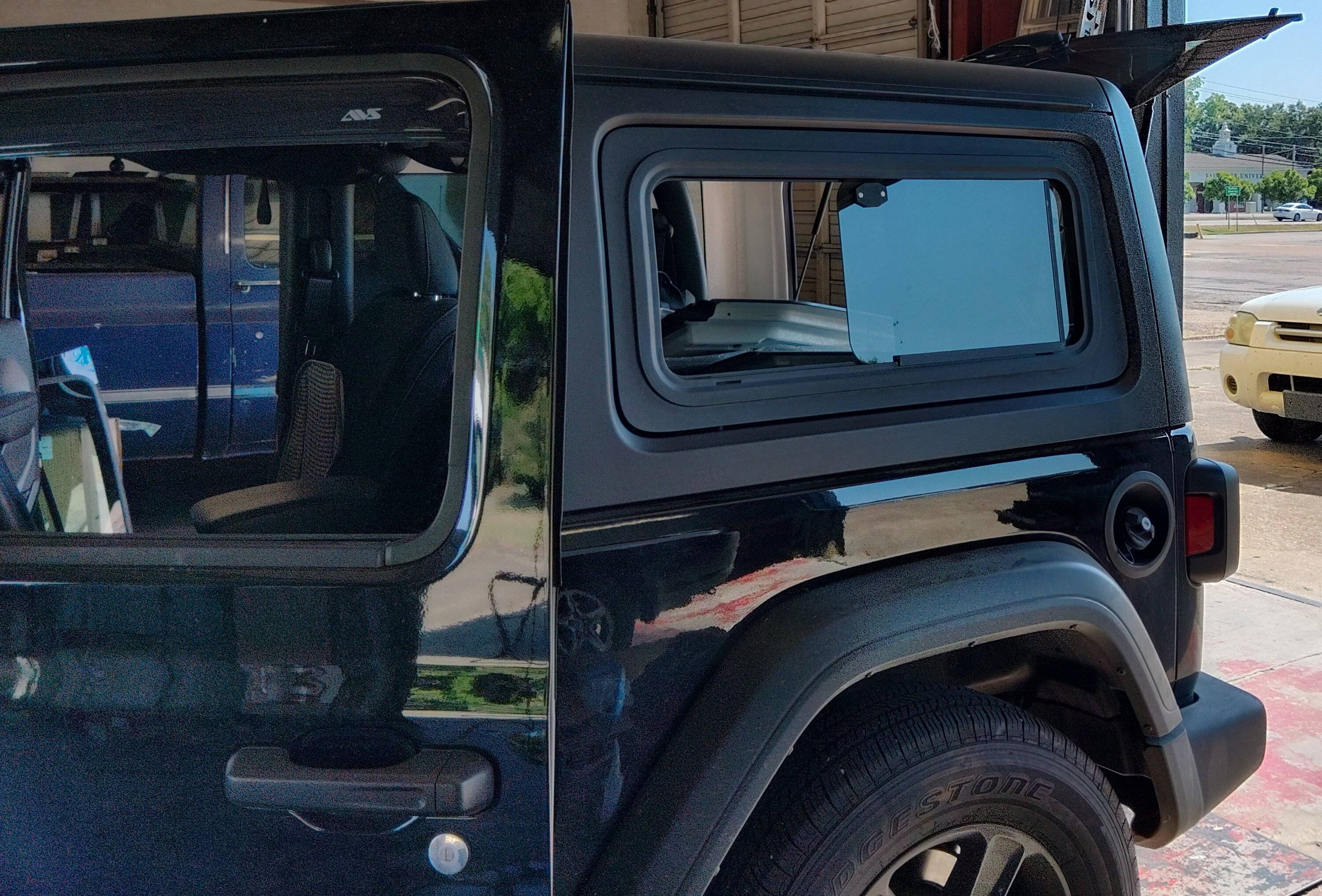 Jeep Wrangler JL Dogs in a 2-door? KIMG0008_1.JPG