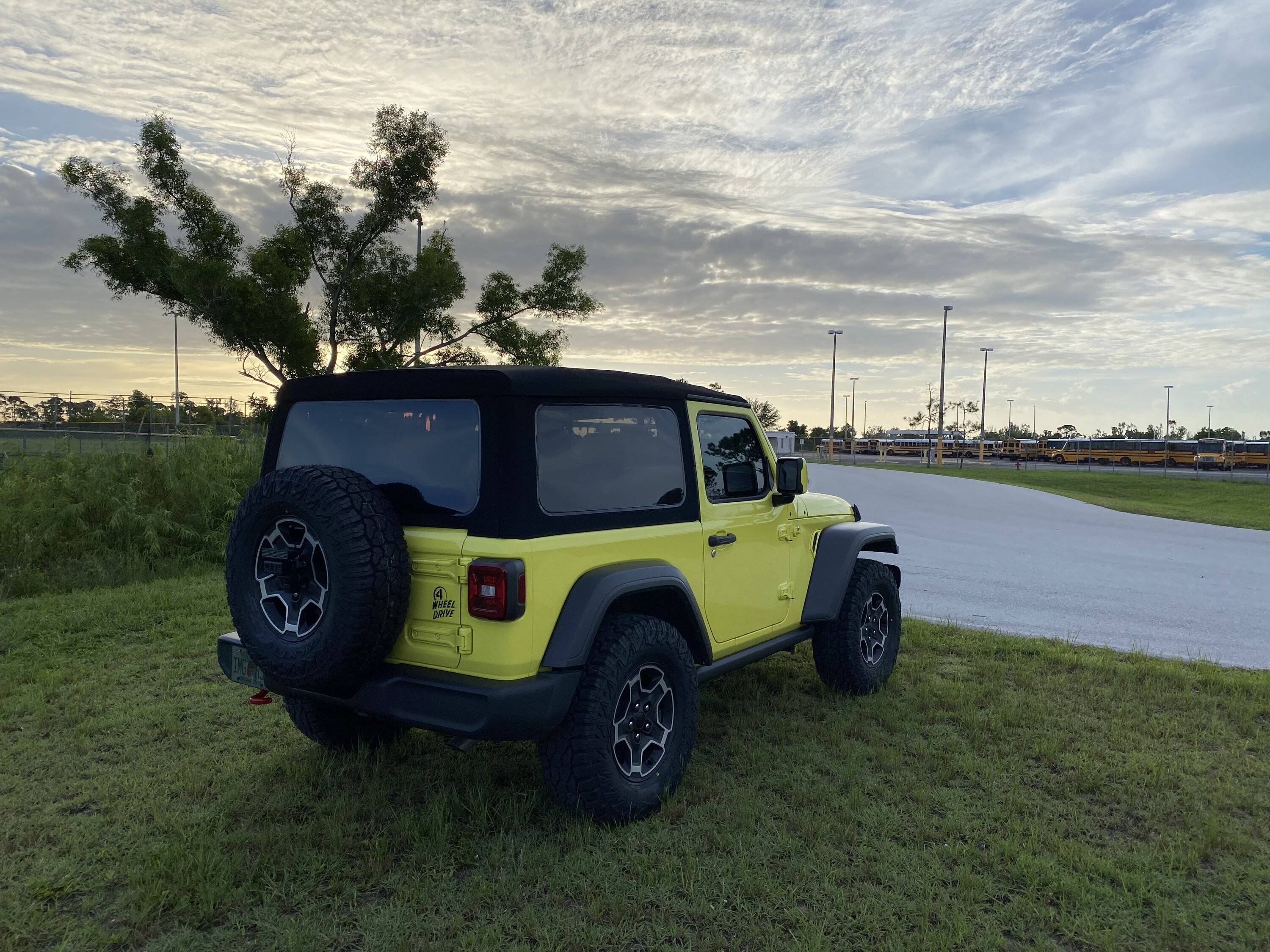Jeep Wrangler JL Extremely factory sport F8943882-2A91-4F43-9B60-50C76111972E
