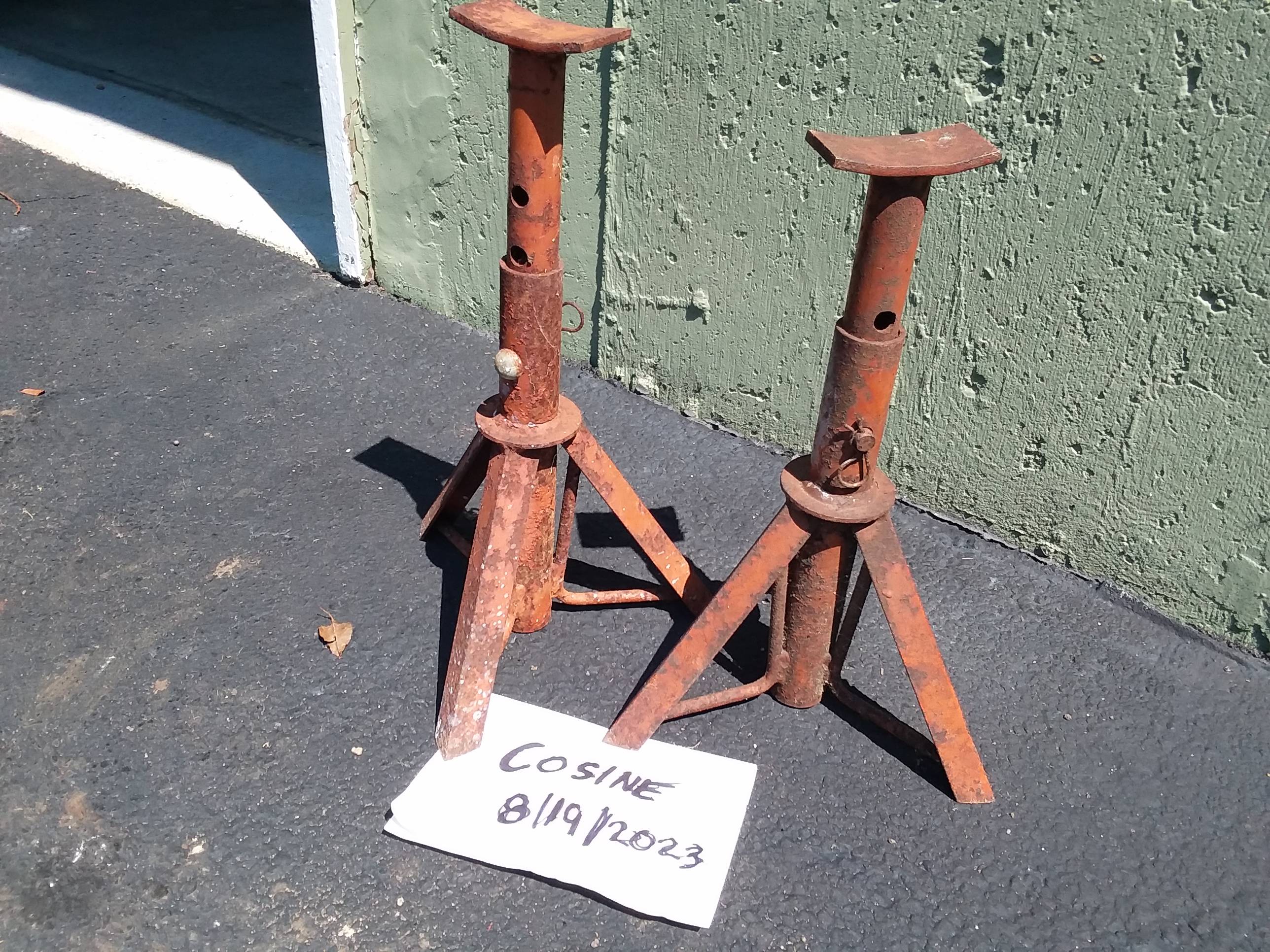 Jeep Wrangler JL floor jack and jack stands 20230820_132724[1]