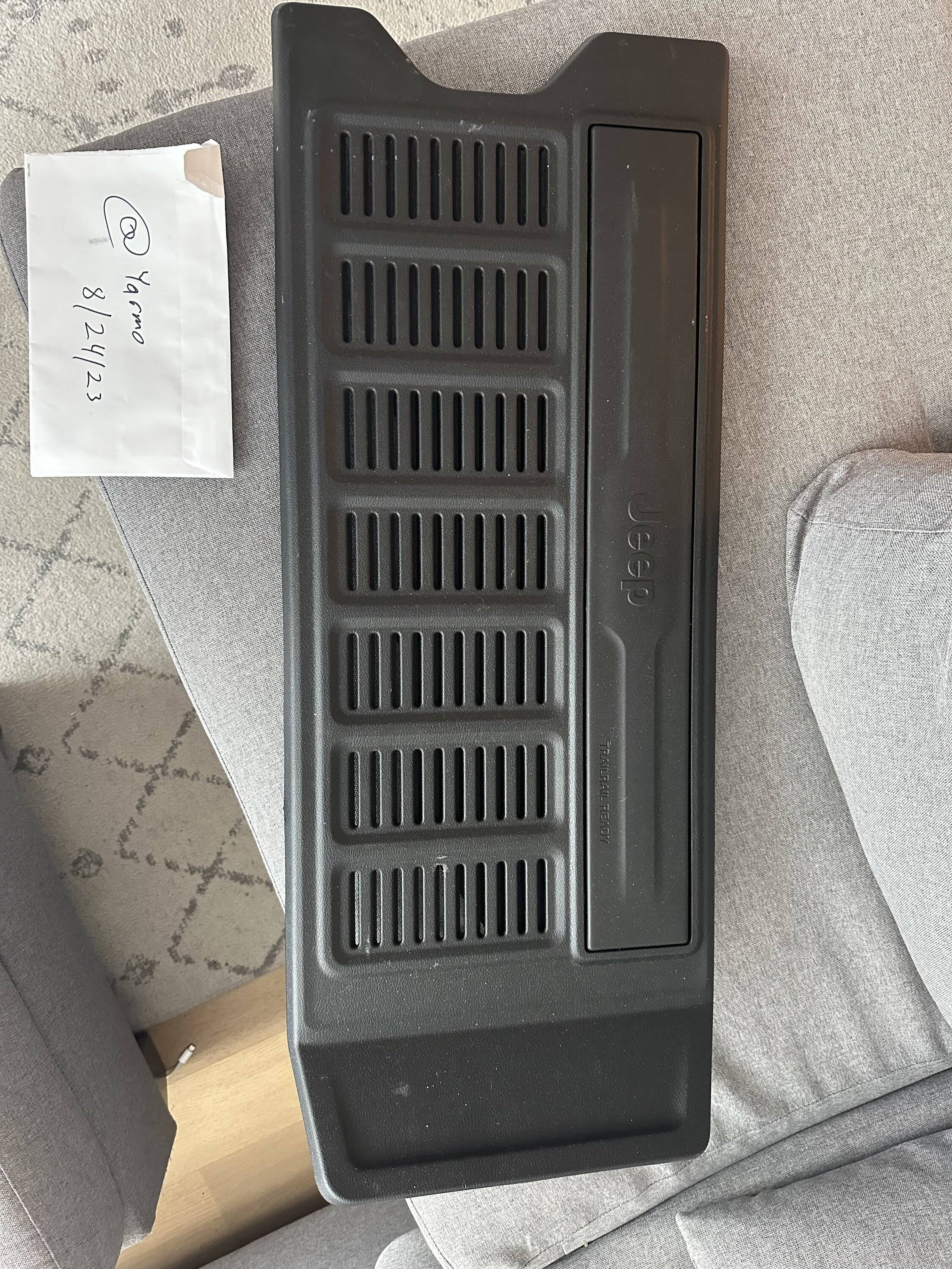 Jeep Wrangler JL Tailgate Stock Plastic Cover IMG_2710