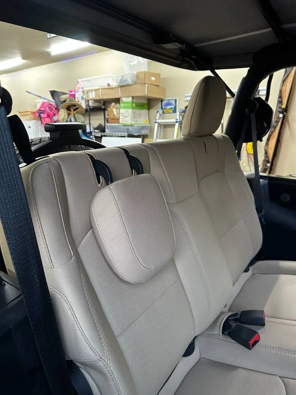 Jeep Wrangler JL Backseat Headrest Not Staying Up IMG_5782