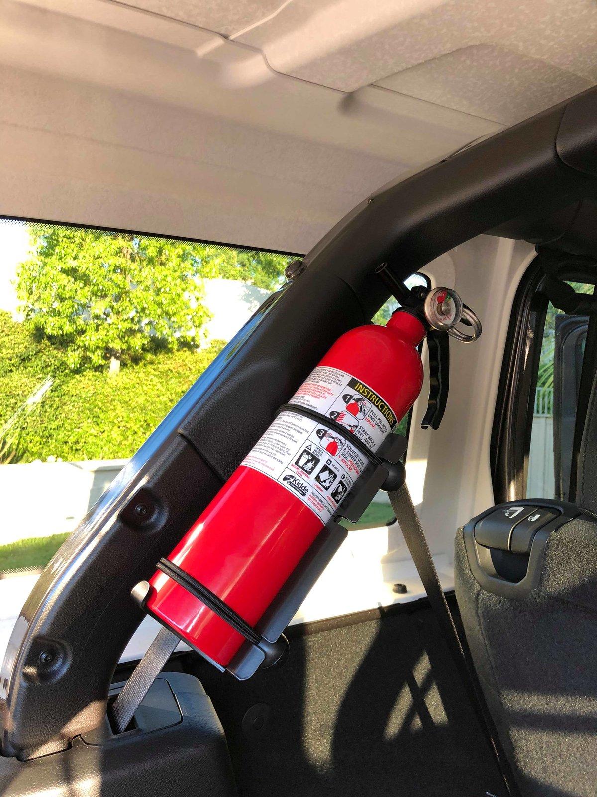 Jeep Wrangler JL JLUR Fire Extinguisher 39514925_2221025791465648_1094943522034810880_n