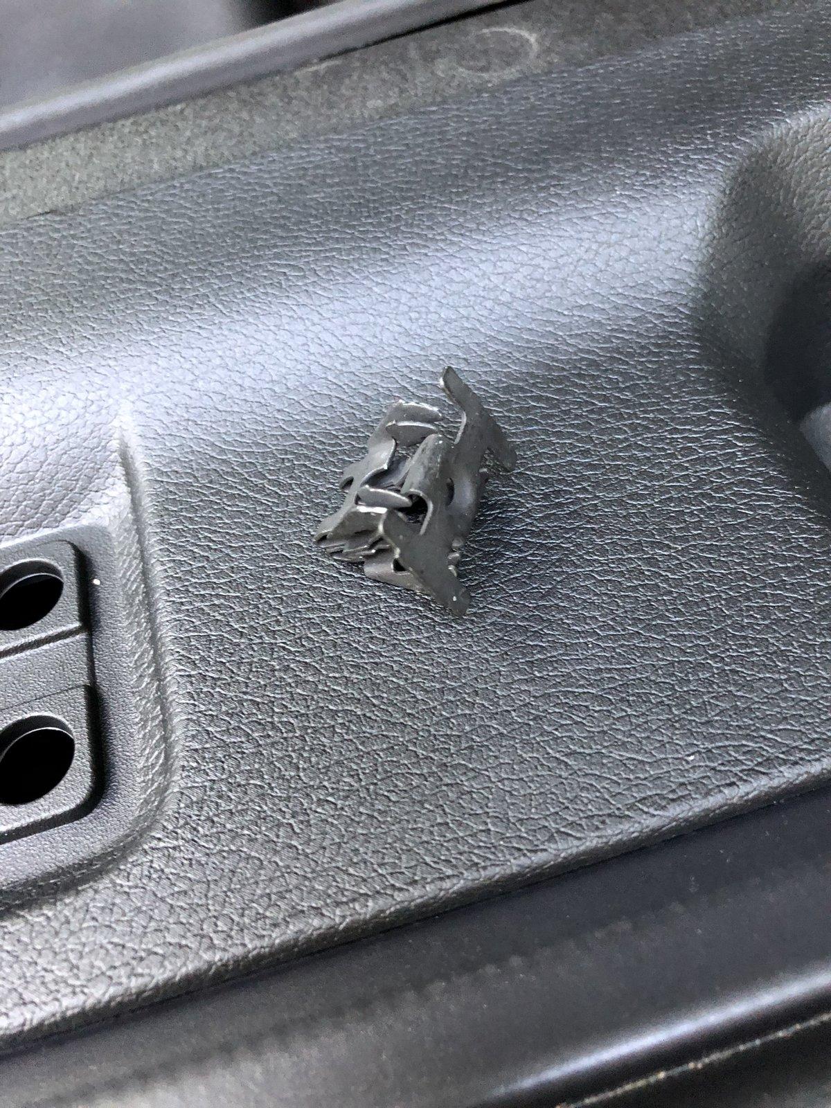 Jeep Wrangler JL Anyone know where this piece goes? 0D60F7D5-CD28-48DD-8799-66BDEFD44754