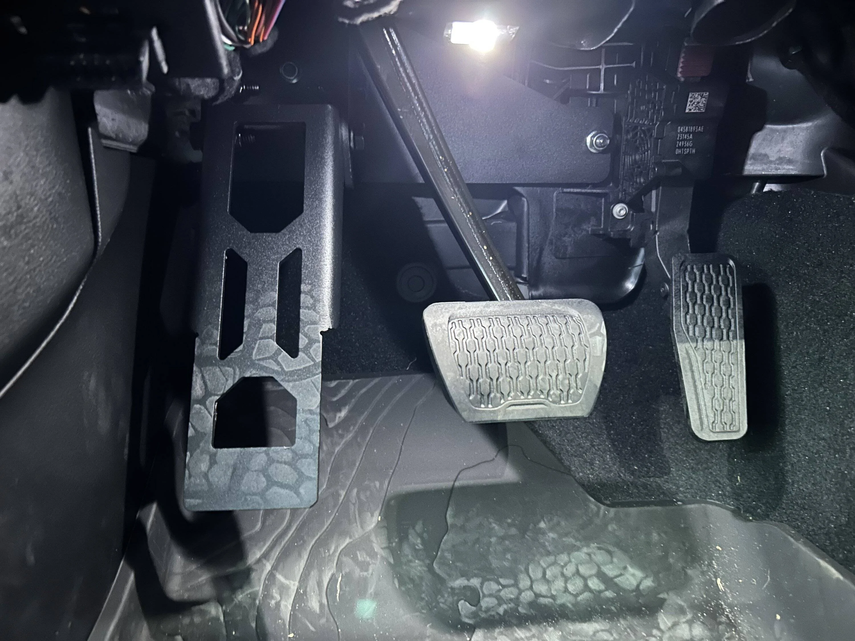 Jeep Wrangler JL Best dead pedal? IMG_1130