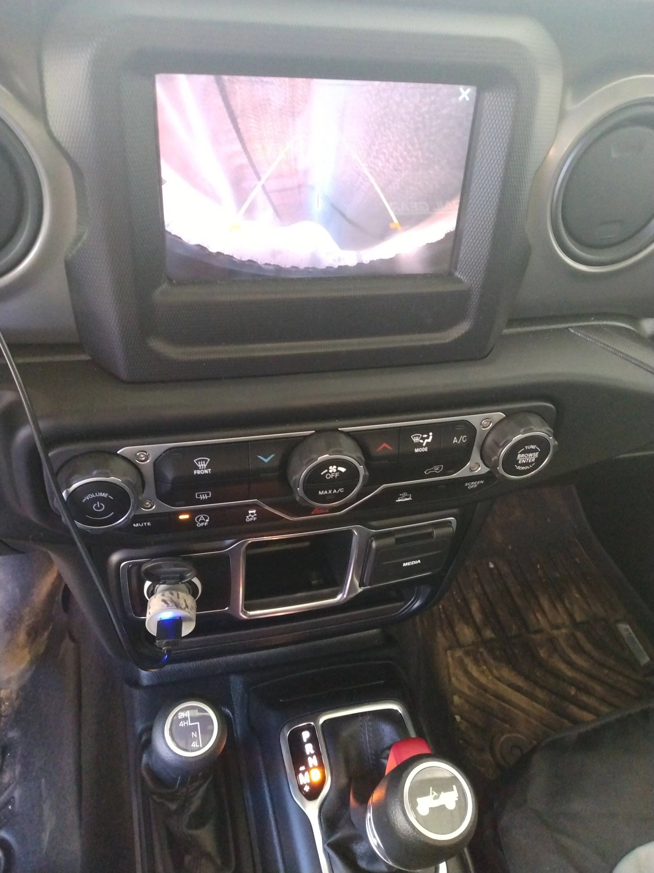 Jeep Wrangler JL Using the rearview camera as digital rearview mirror app8