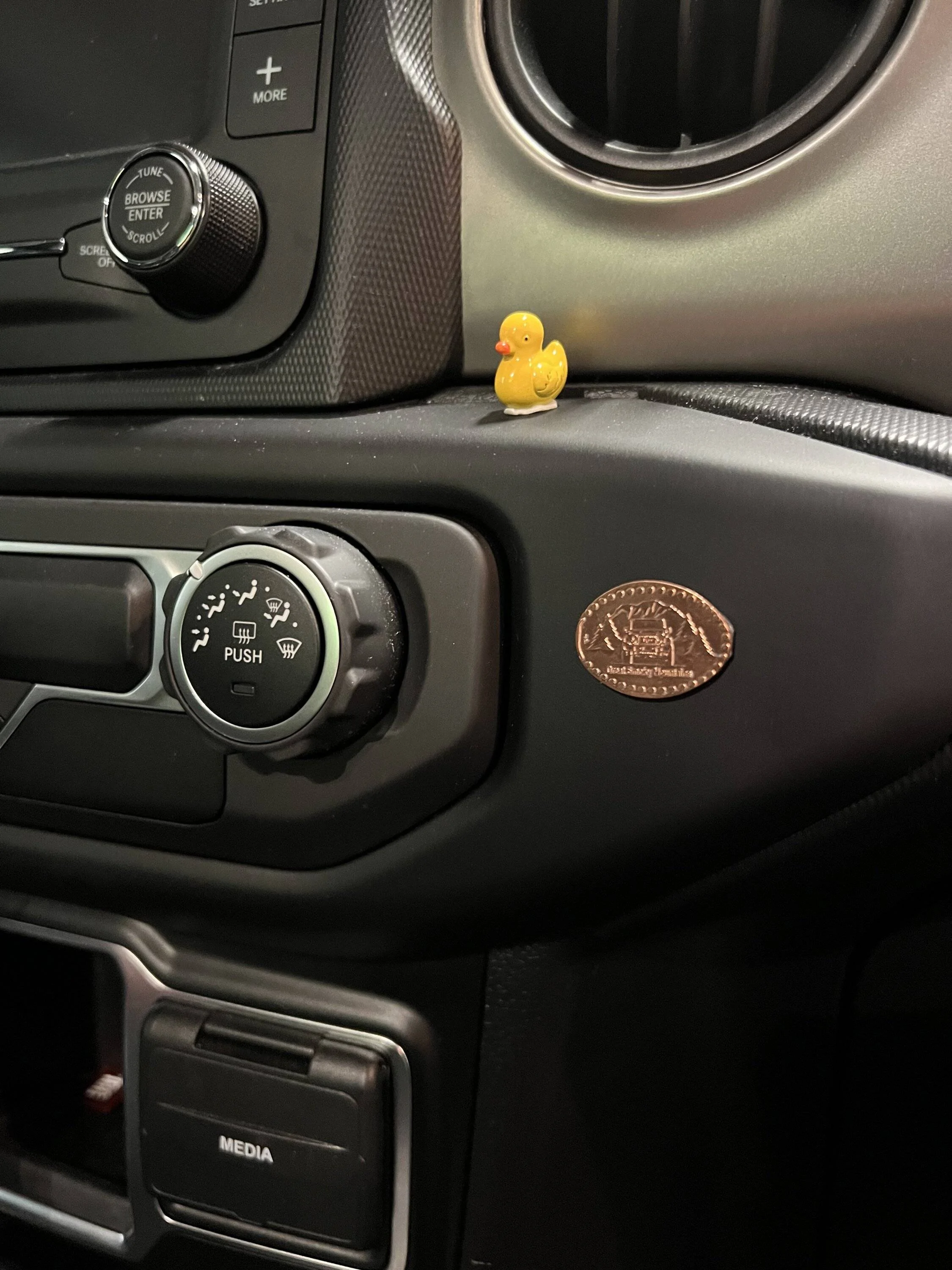 Jeep Wrangler JL Smallest DUCK? IMG_0370