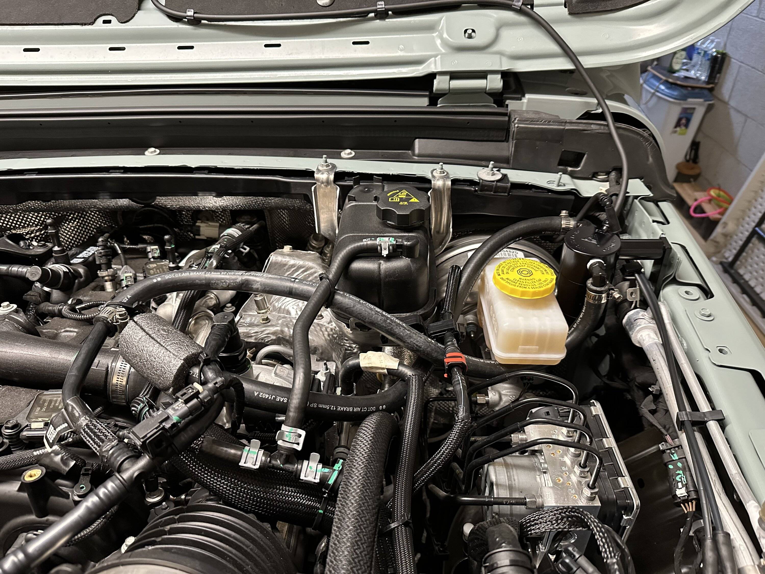 Jeep Wrangler JL 2024 2.0 turbo catch can install IMG_0625