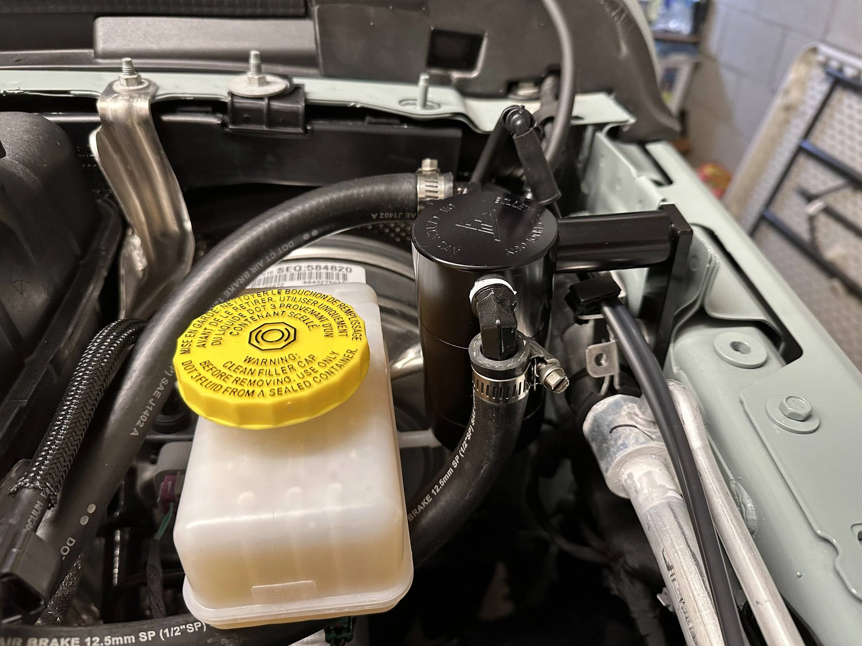 Jeep Wrangler JL 2024 2.0 turbo catch can install IMG_0627