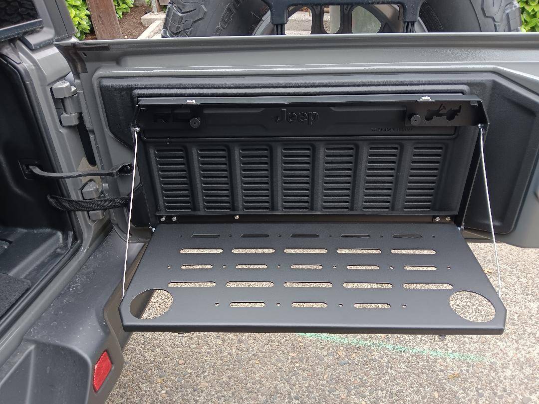 Jeep Wrangler JL Driving cross country and sleeping in my JLU JLU tailgate table.1