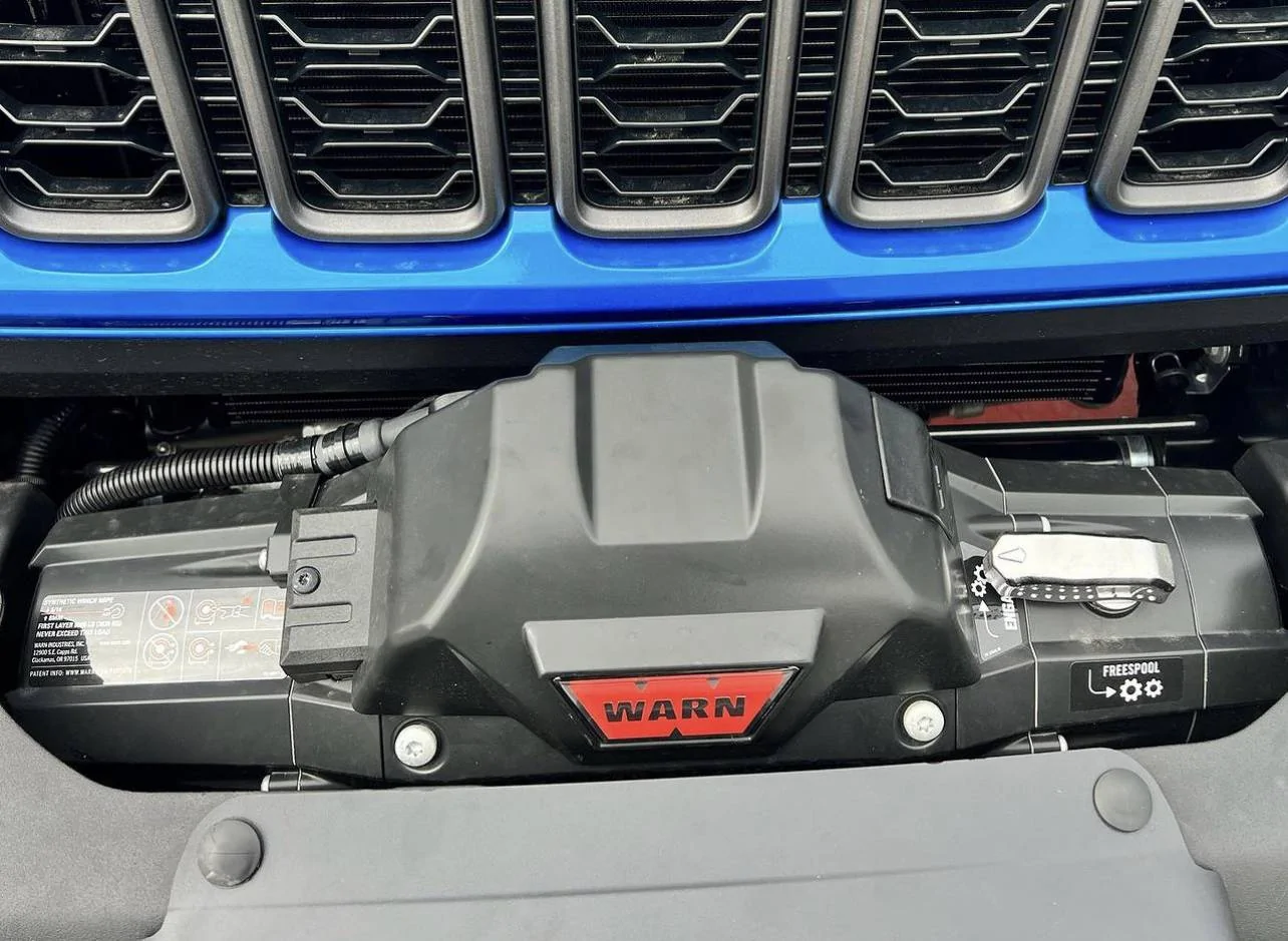 Jeep Wrangler JL JL Wrangler - 2024 grille swap install complete IMG_6310