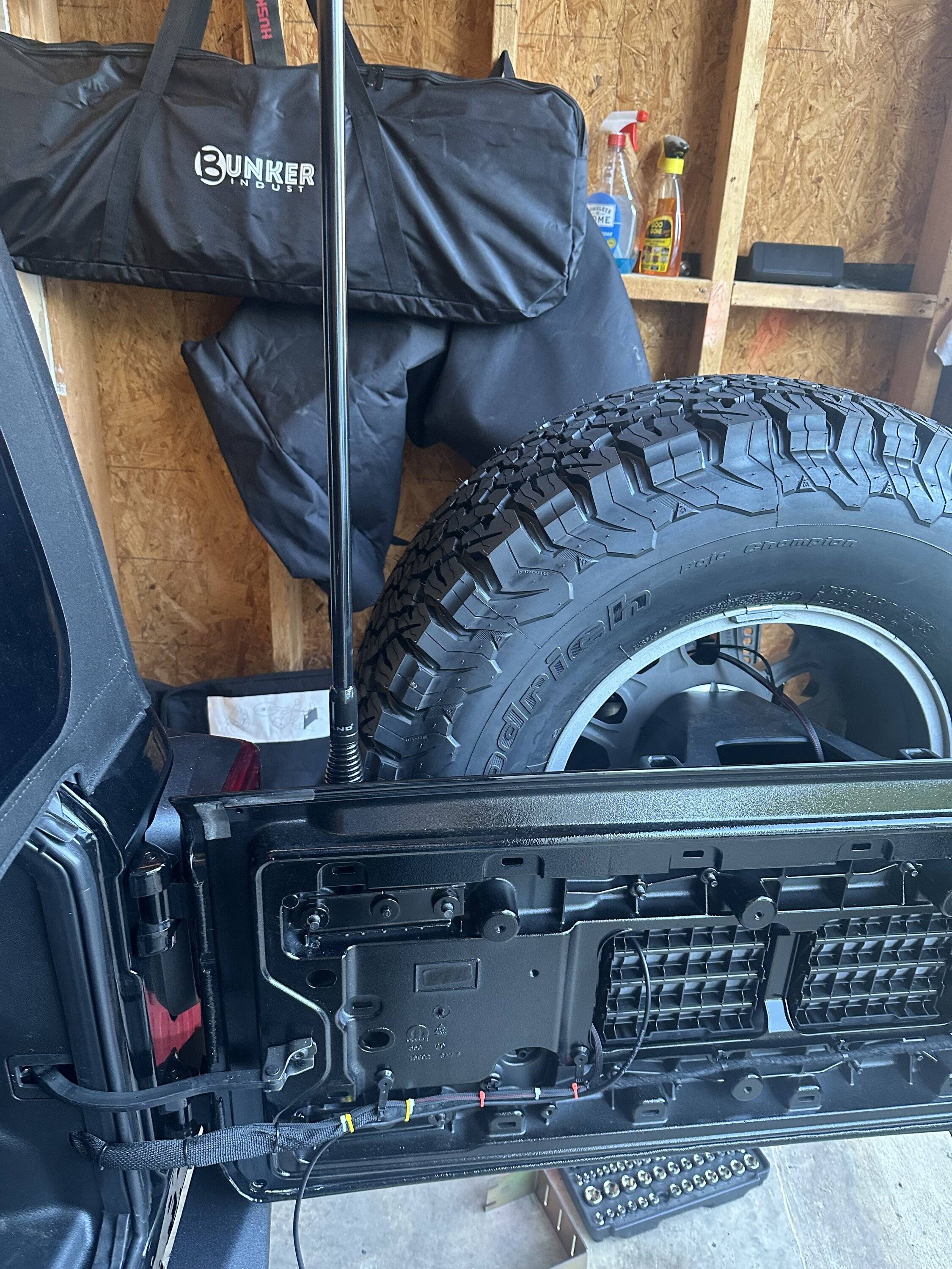 Jeep Wrangler JL Antenna mounted to Mopar tailgate reinforcement IMG_7170