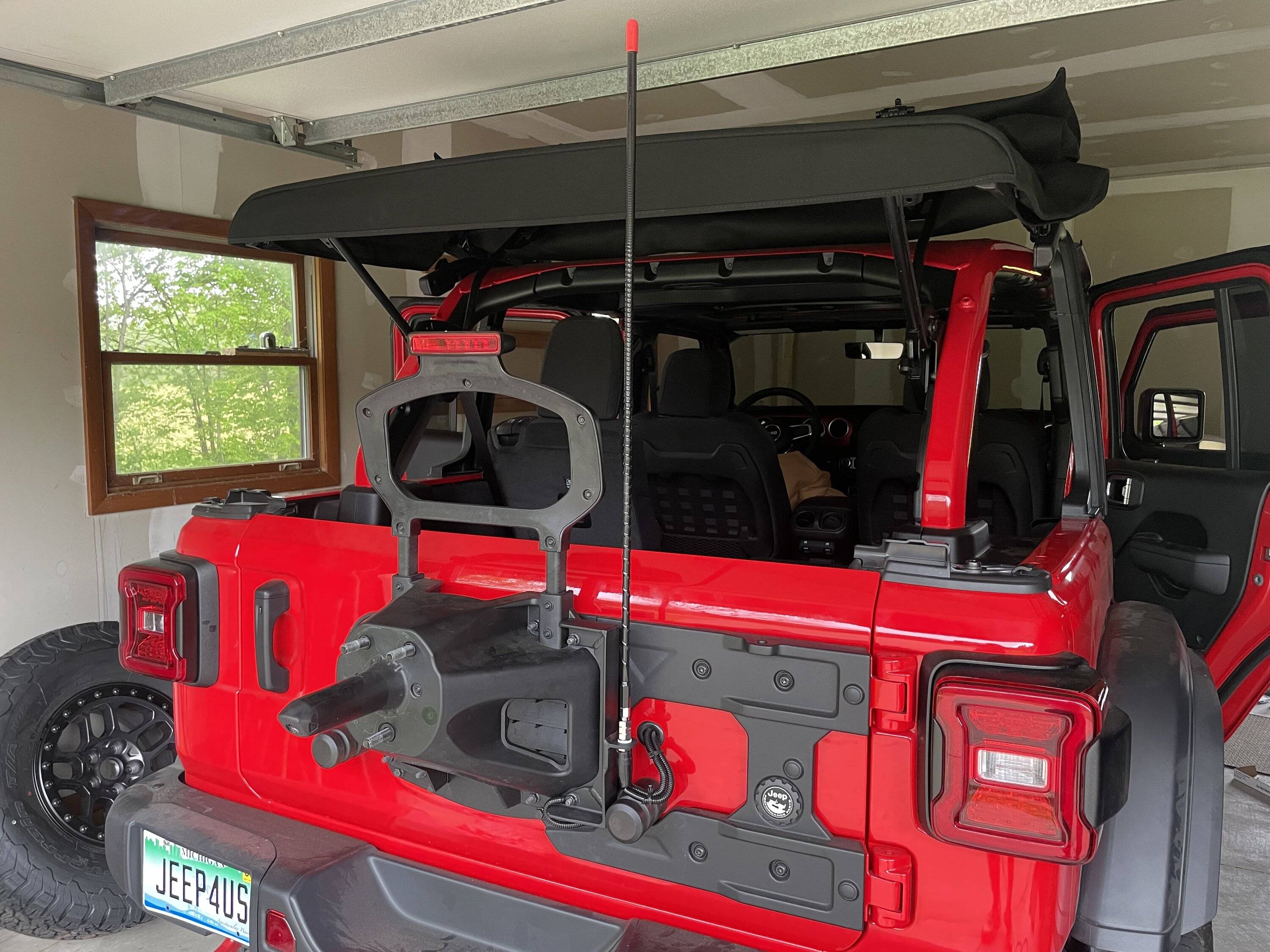 Jeep Wrangler JL Antenna mounted to Mopar tailgate reinforcement IMG_0043
