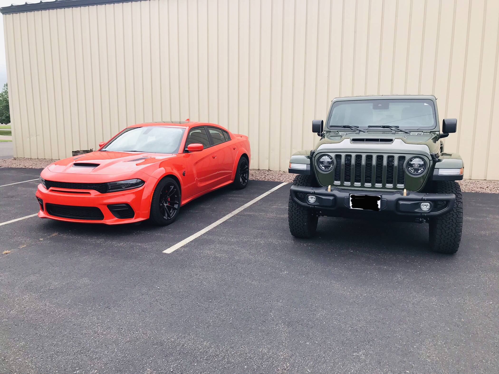 Jeep Wrangler JL Hello! / help me choose a color IMG_1173