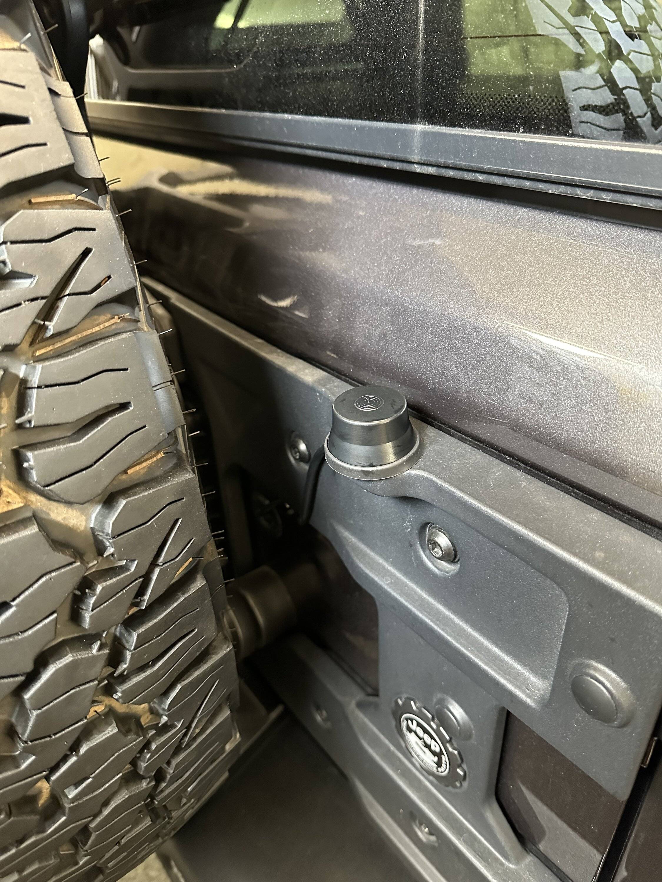 Jeep Wrangler JL Antenna mounted to Mopar tailgate reinforcement IMG_0832