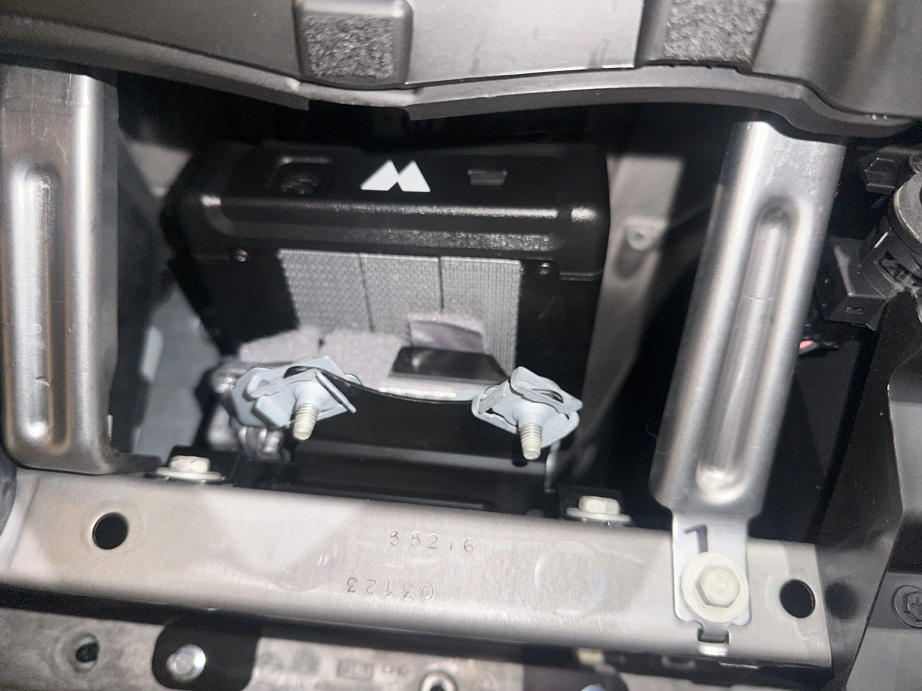 Jeep Wrangler JL Antenna mounted to Mopar tailgate reinforcement IMG_7171
