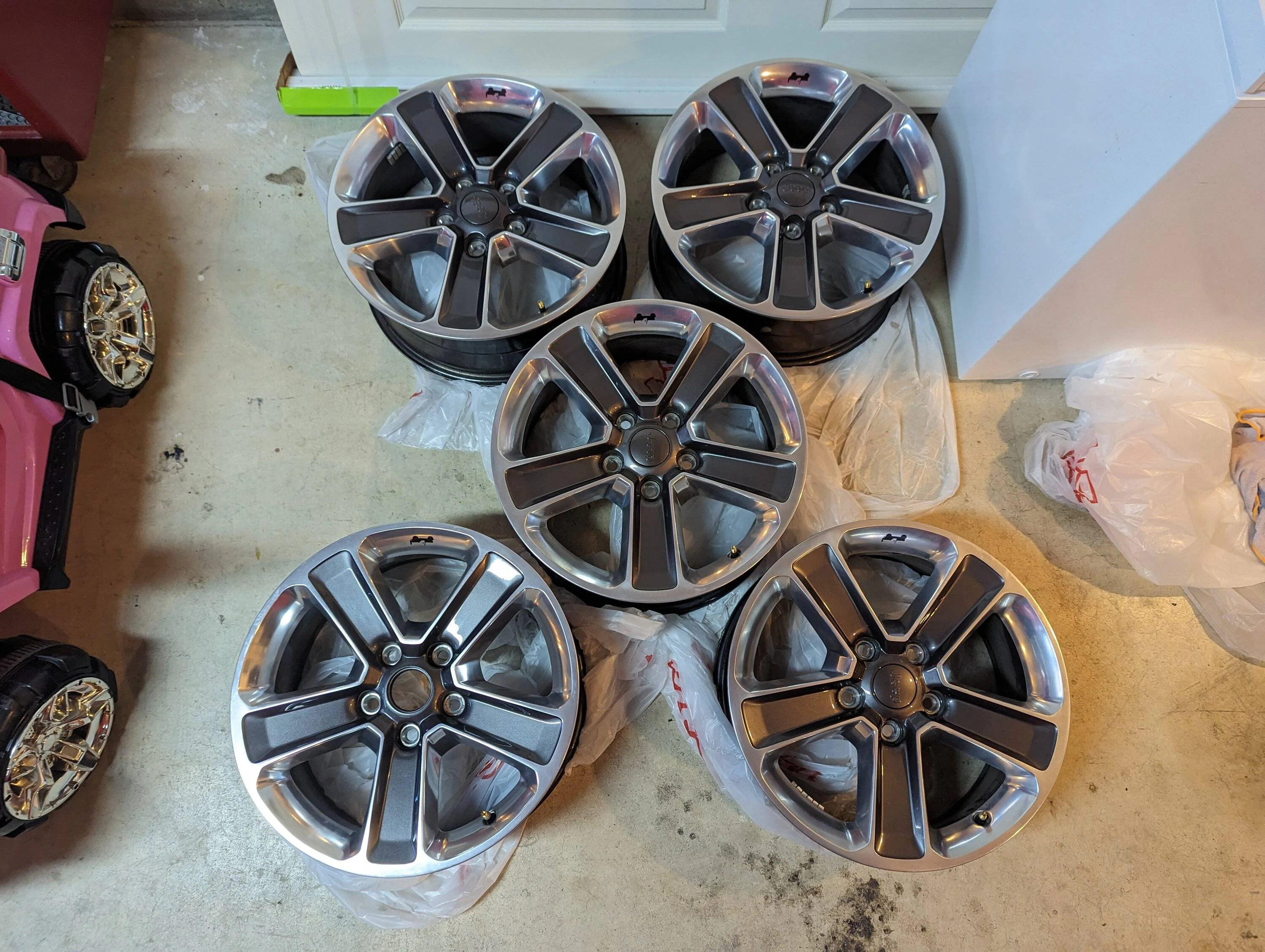 Jeep Wrangler JL Five 18" Sahara Wheels: $150 OBO PXL_20230912_014438777