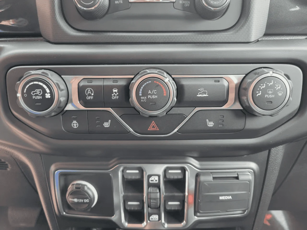 Jeep Wrangler JL Defrost mode temperature 1694870933375