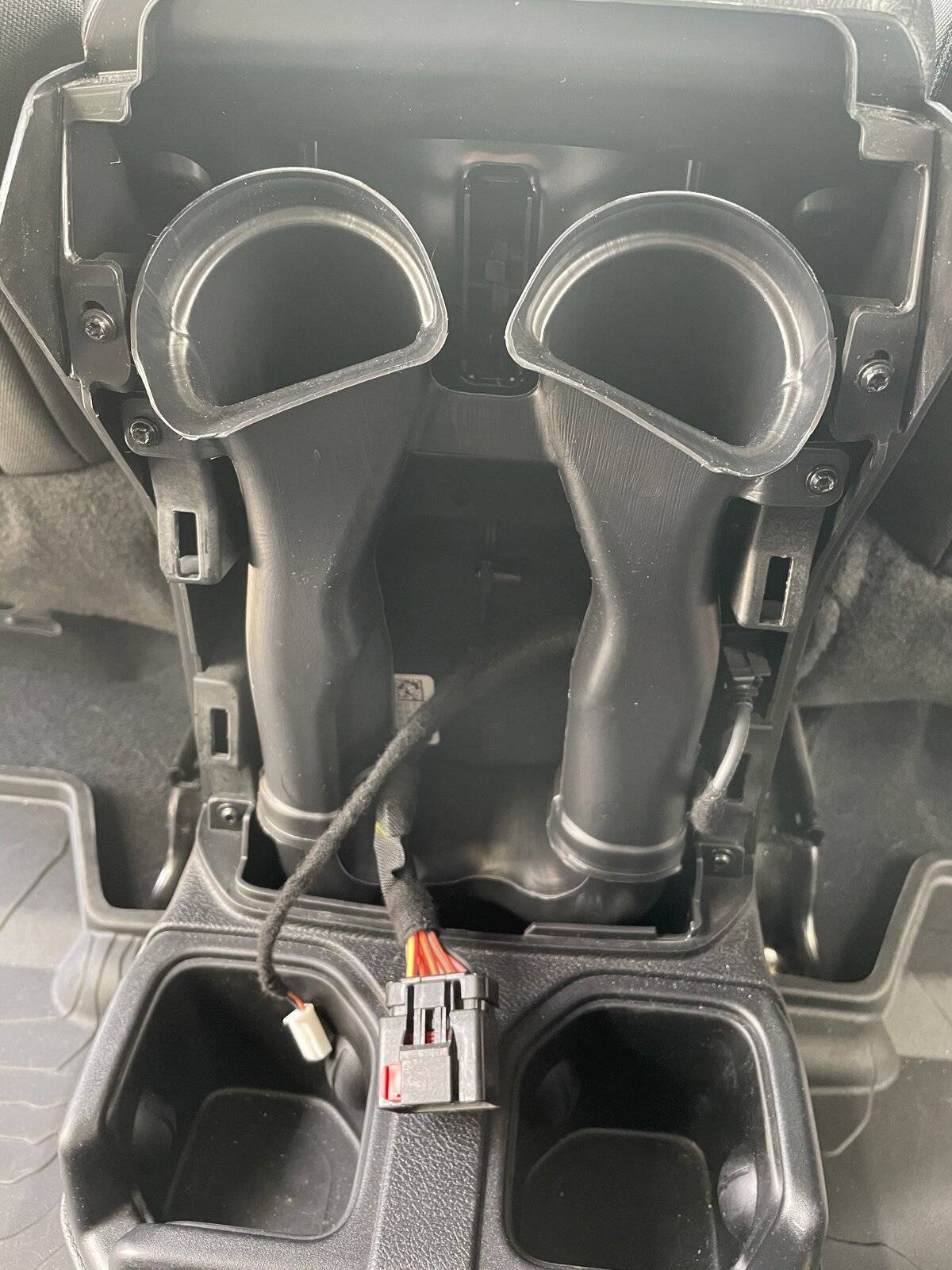 Jeep Wrangler JL Built in cooler DE33BFEB-5FB4-43CA-8DBF-93B37C0E5F13