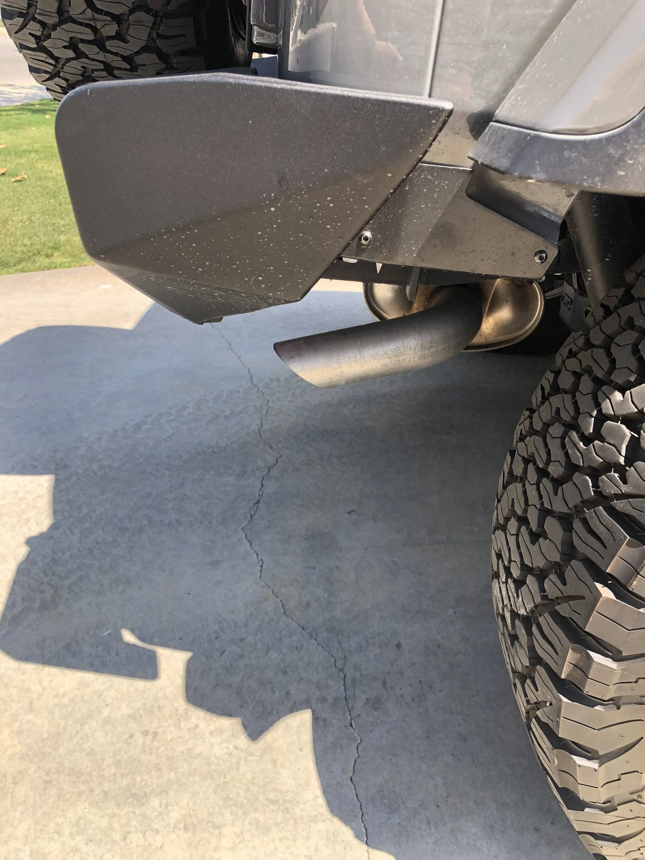 Jeep Wrangler JL OEM plastic JL bumper end cap options? IMG_0332