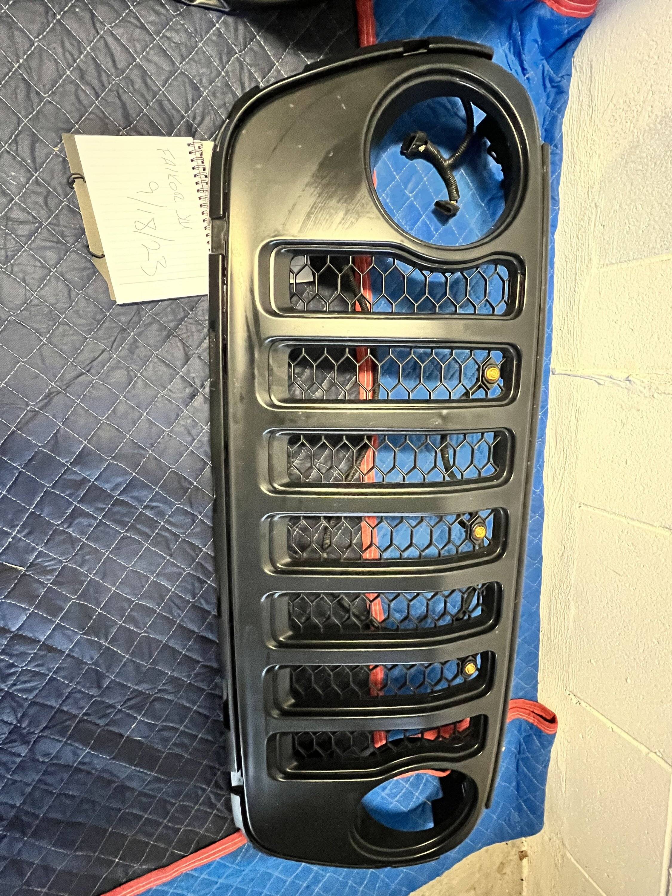 Jeep Wrangler JL OEM black satin grill IMG_5210