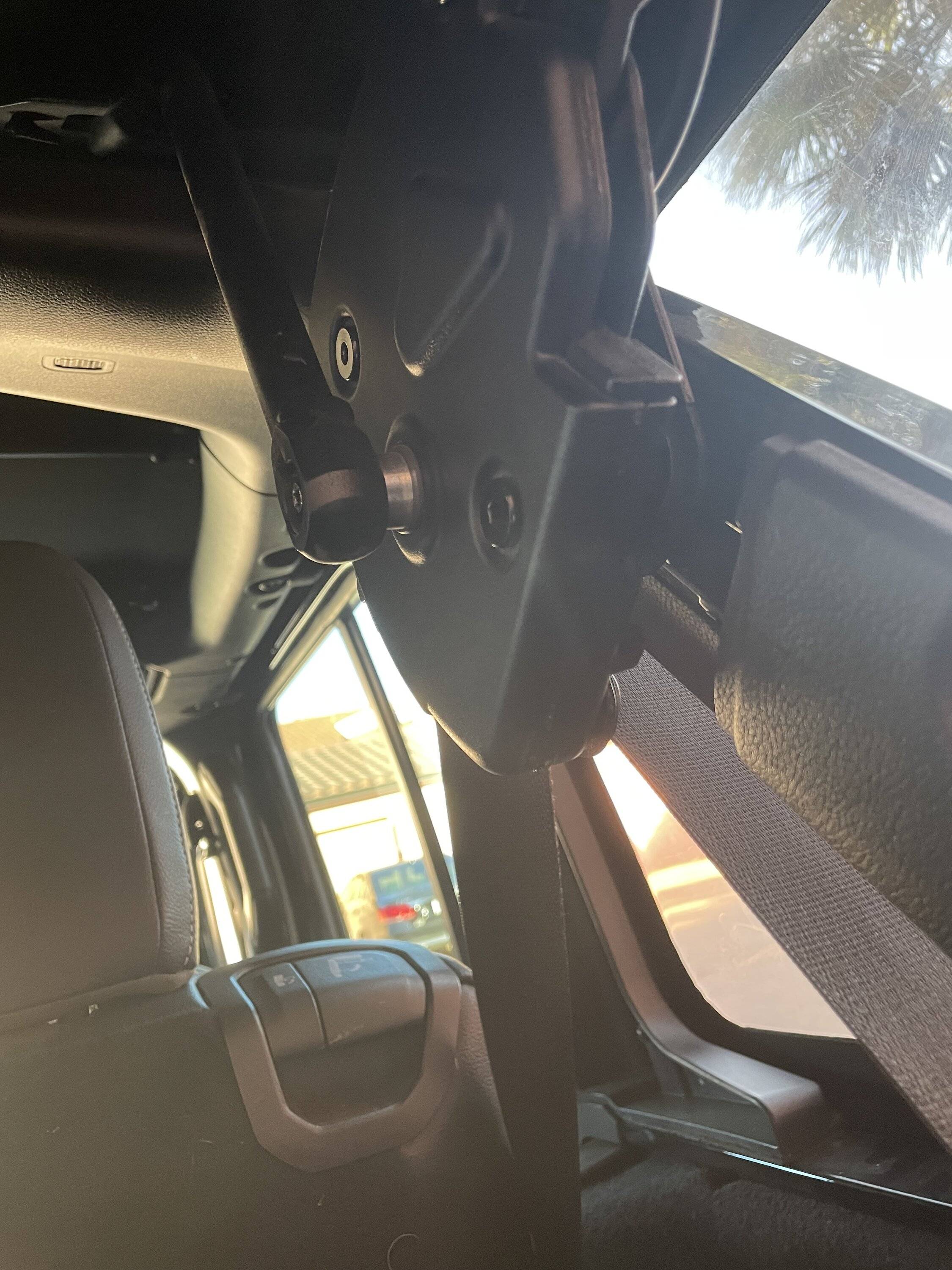 Jeep Wrangler JL Soft top hinge pin IMG_0829