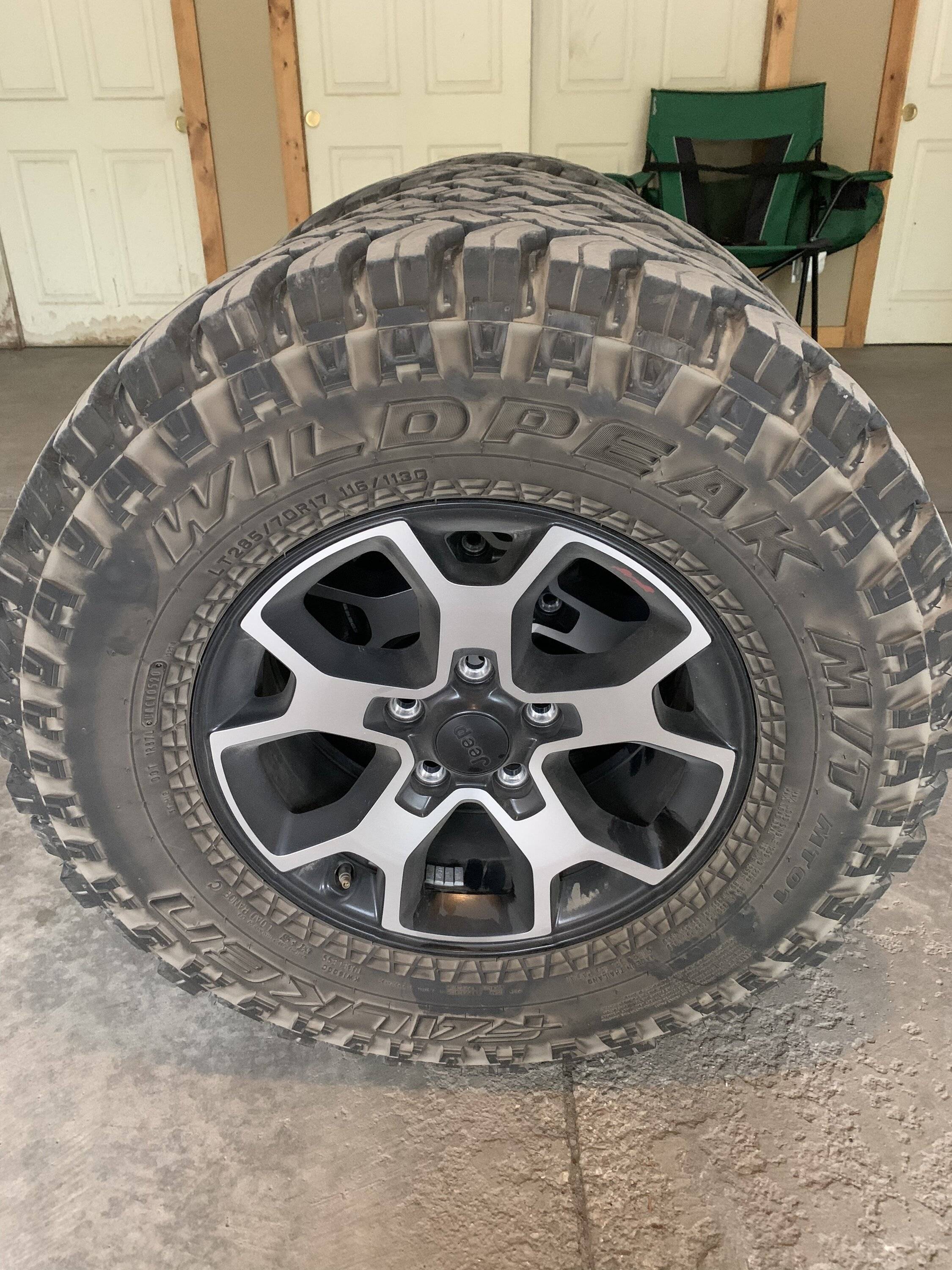 Jeep Wrangler JL (5) Rubicon take off tires/wheels 469225A7-0D7F-4C91-9370-9C032C10DD52