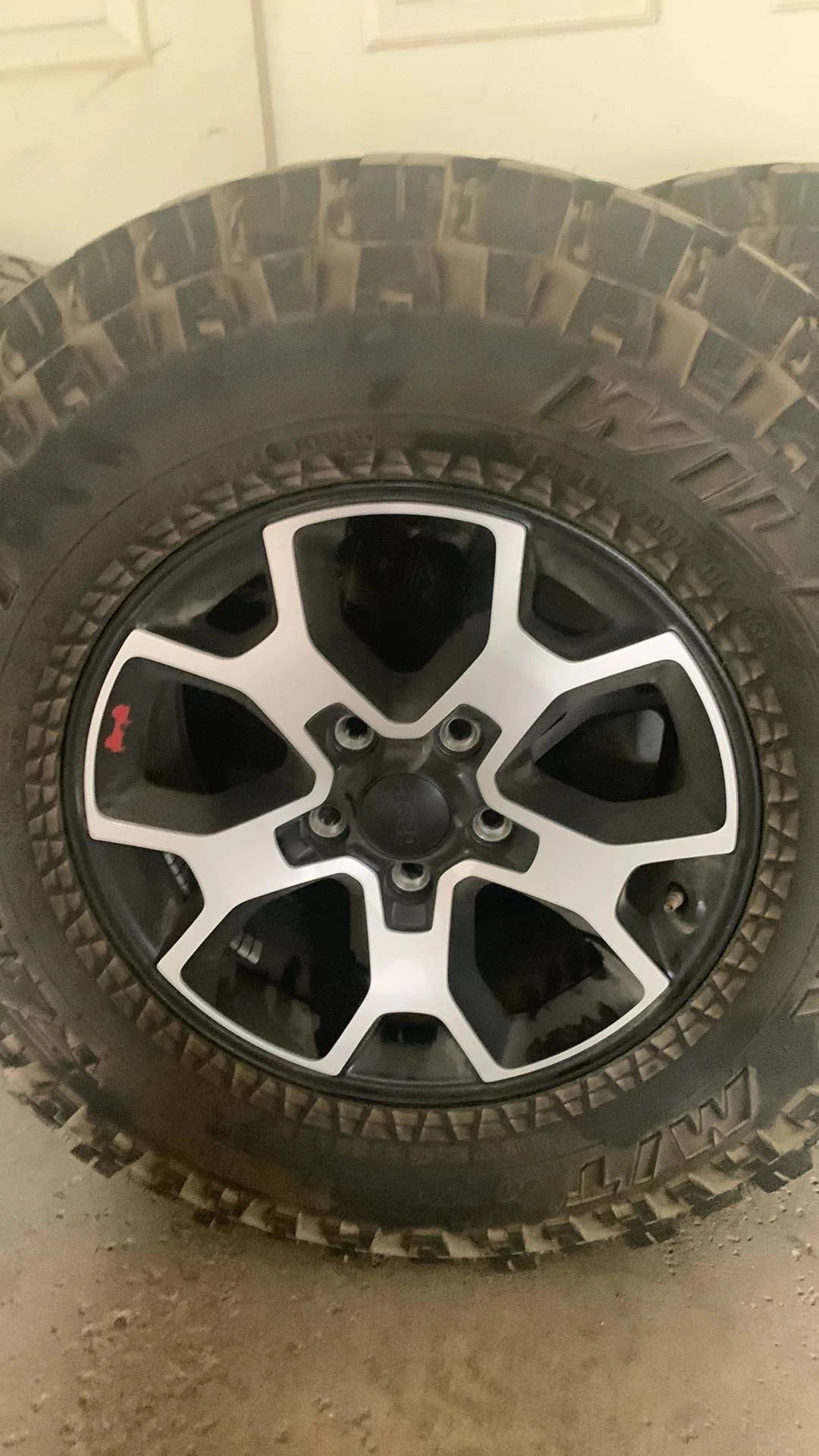 Jeep Wrangler JL (5) Rubicon take off tires/wheels FFDF4495-CA0A-4FCF-BA5F-599E393942B5