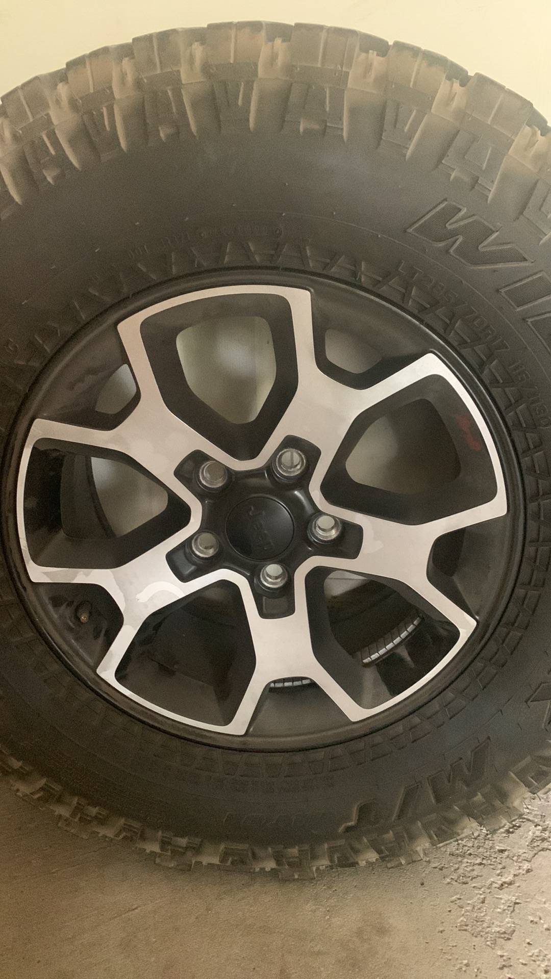 Jeep Wrangler JL (5) Rubicon take off tires/wheels 28EB8A9D-2036-4B97-8EE0-191EEB485F97
