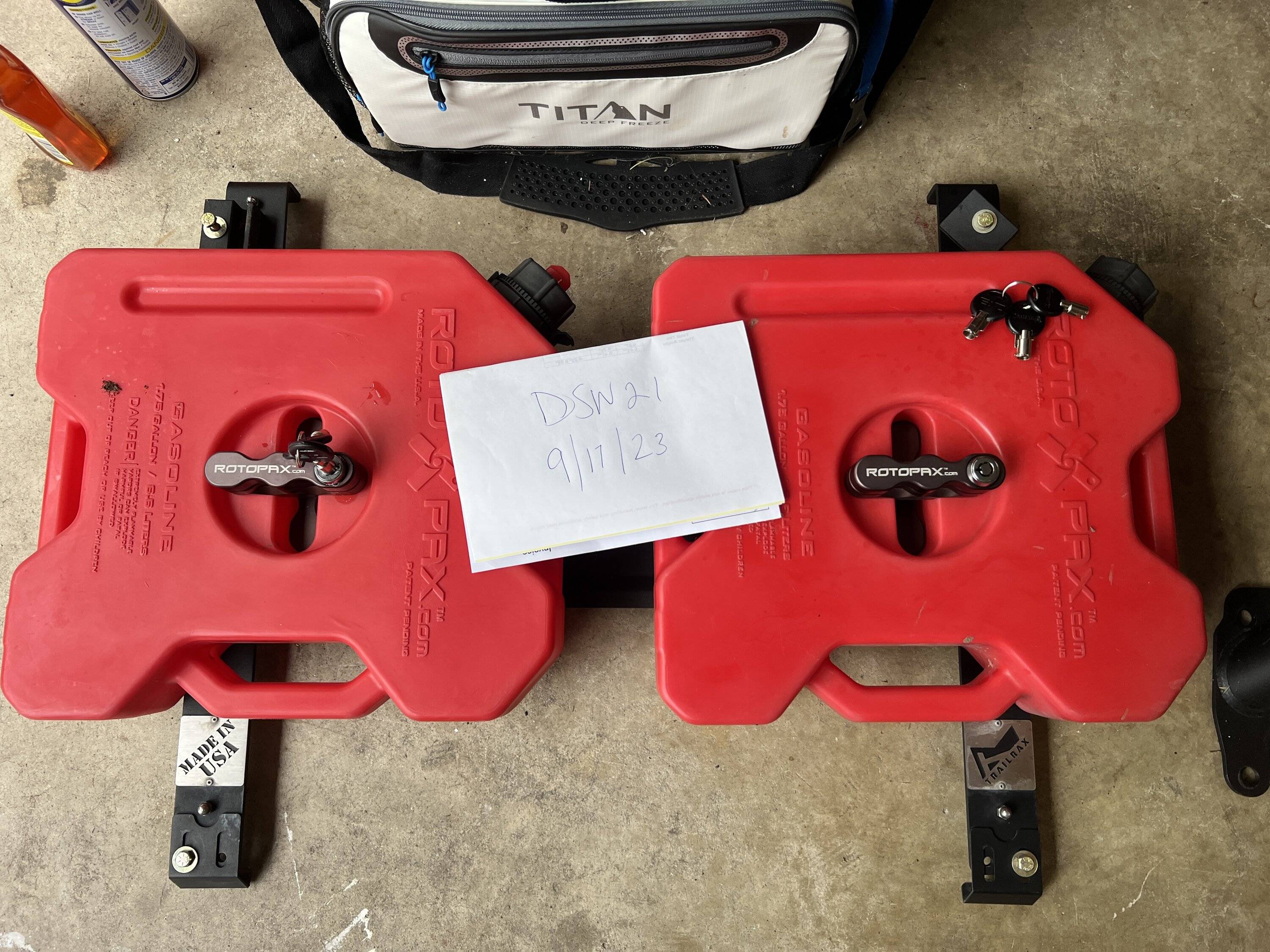 Jeep Wrangler JL Single Side Pak Rax + Accessories C1214662-D40A-4CF6-9A18-7C3CF8E24025_1_201_a