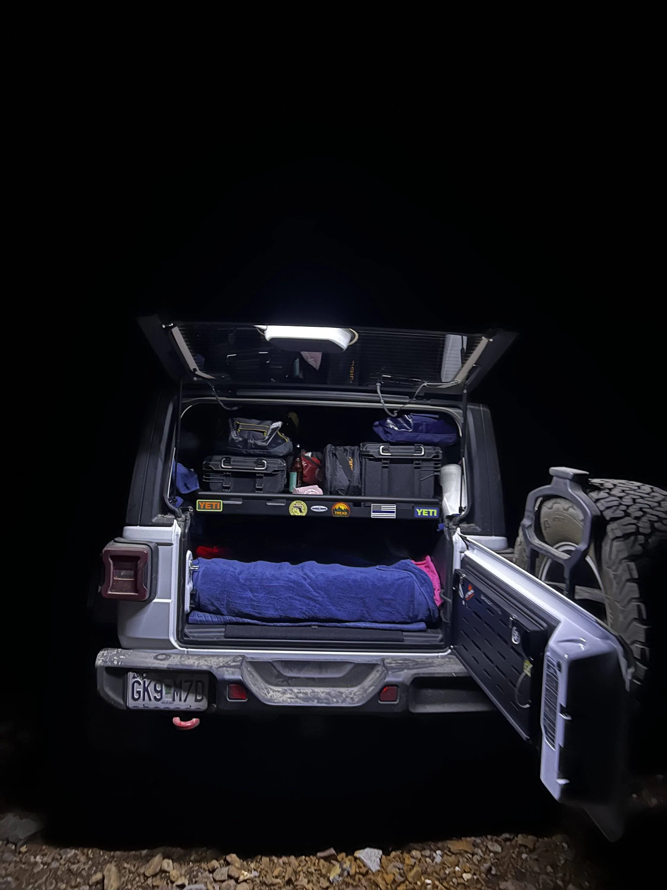 Jeep Wrangler JL Sleeping in JLU IMG_0708