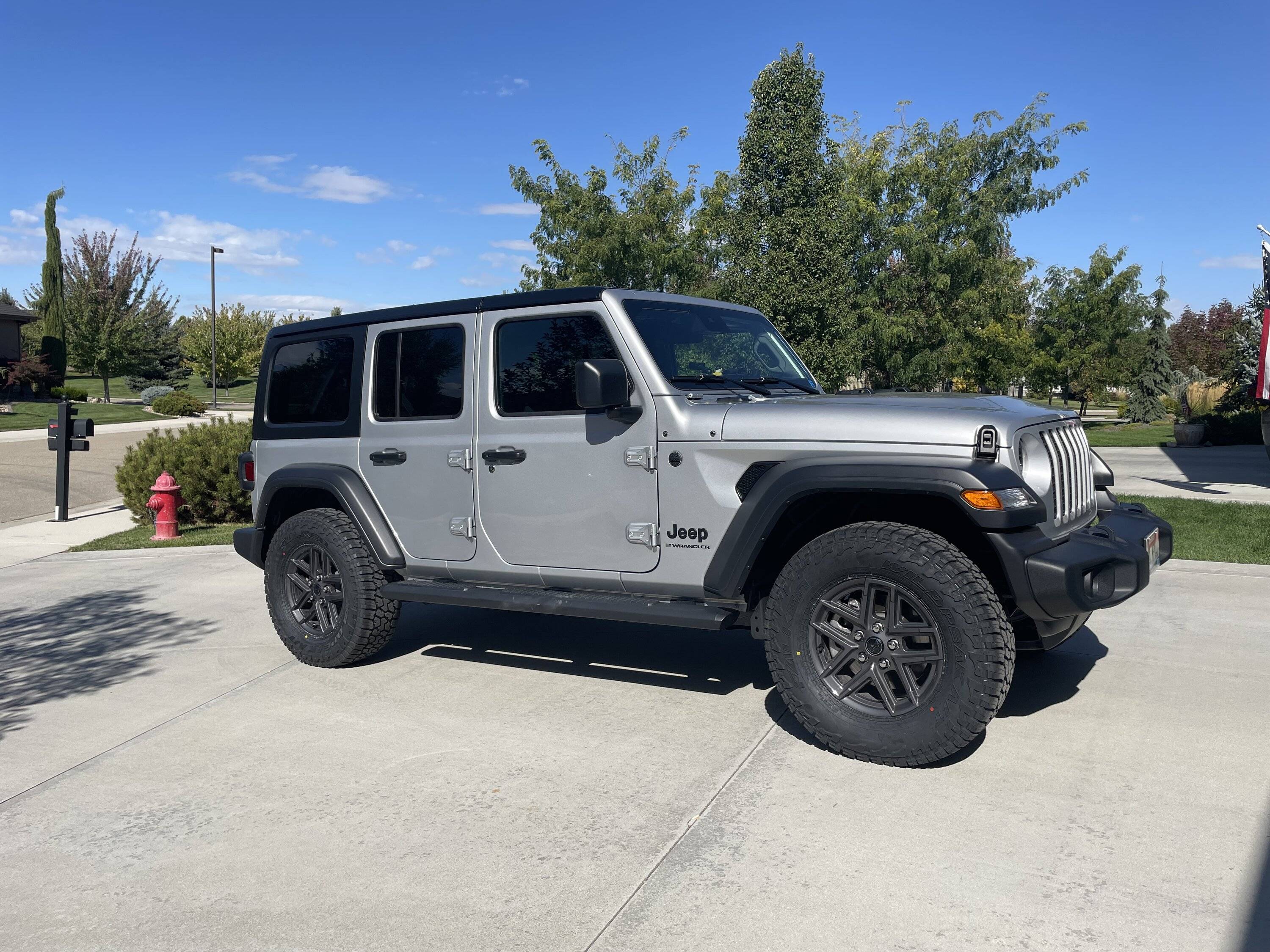 Jeep Wrangler JL 33s with no lift? IMG_2110