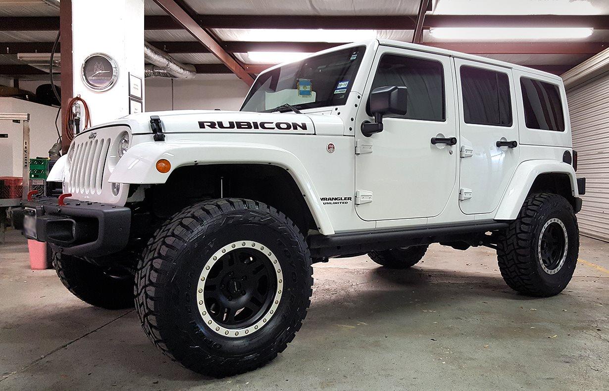 Jeep Wrangler JL Just Saw My First JLU... 18491782_1957295241167729_5085522716819262168_o