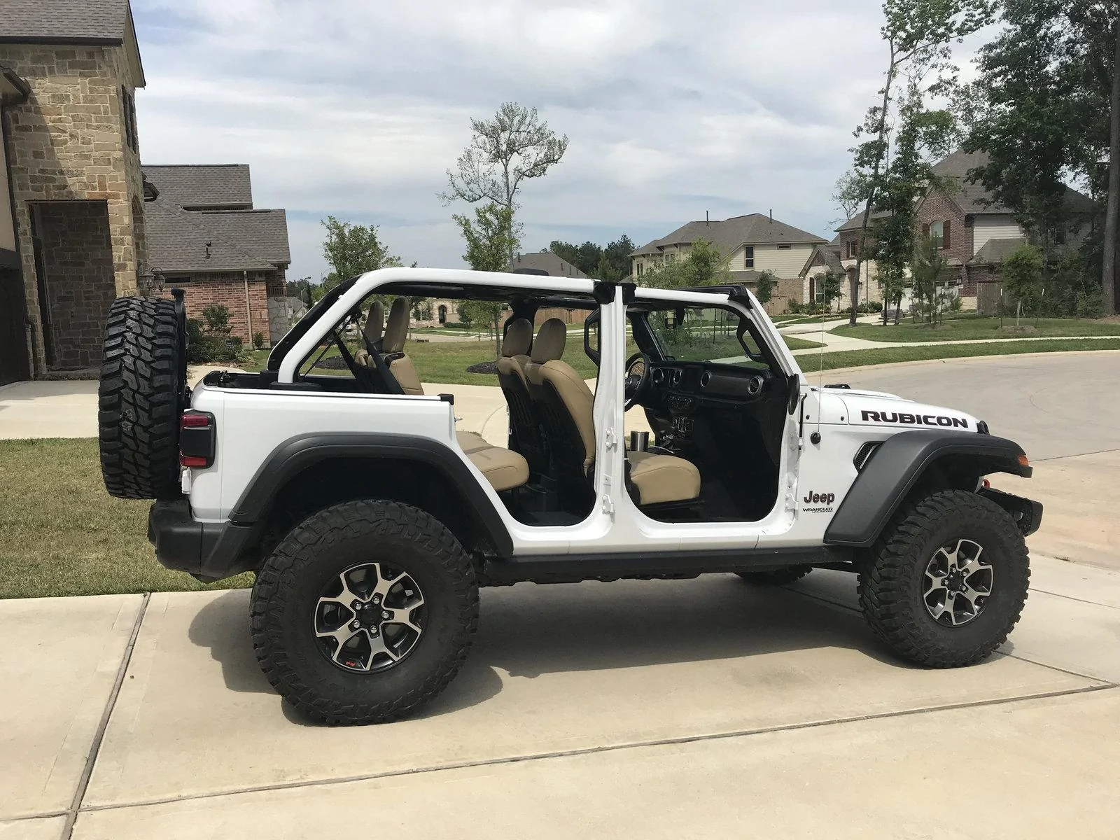 Jeep Wrangler JL Pro Comp 7069 wheels on 37's Mounted 1