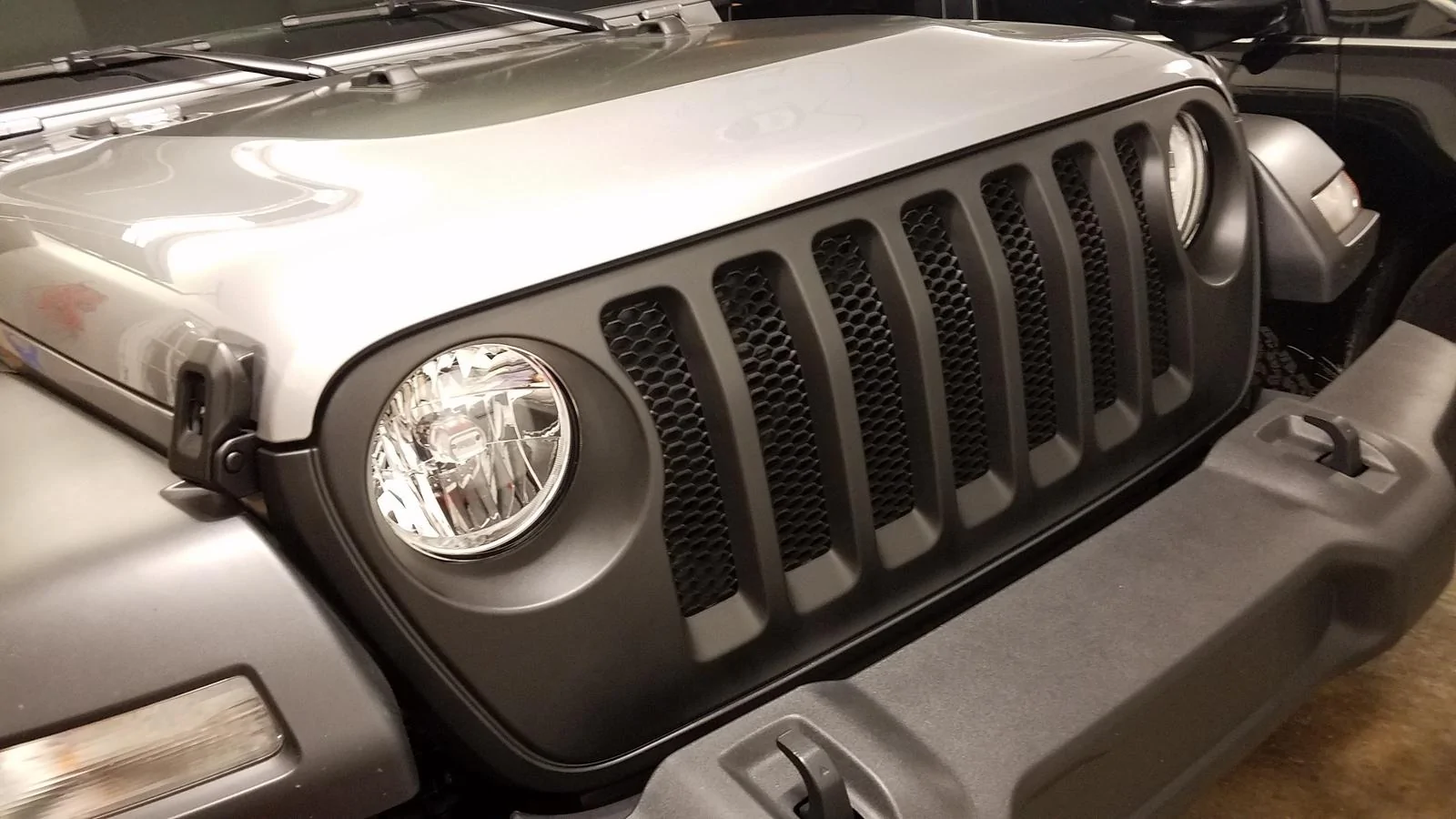 Jeep Wrangler JL Blacking out the grill ldgPO4u