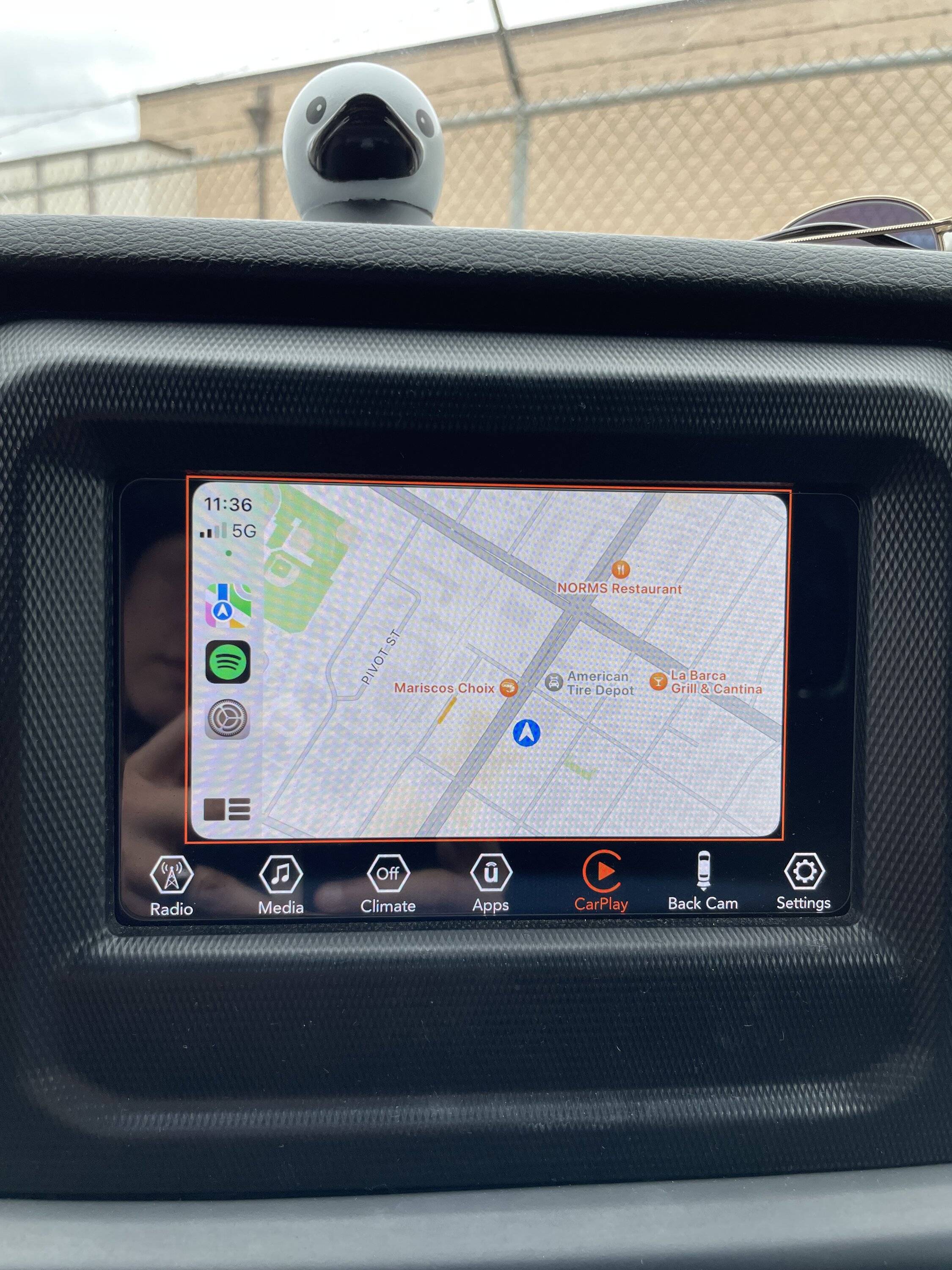 Jeep Wrangler JL 7” Uconnect CarPlay screen shrunk IMG_5812