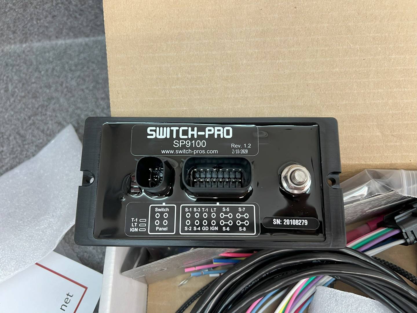 Jeep Wrangler JL Switch Pros 9100 New in Box IMG_0511 conv