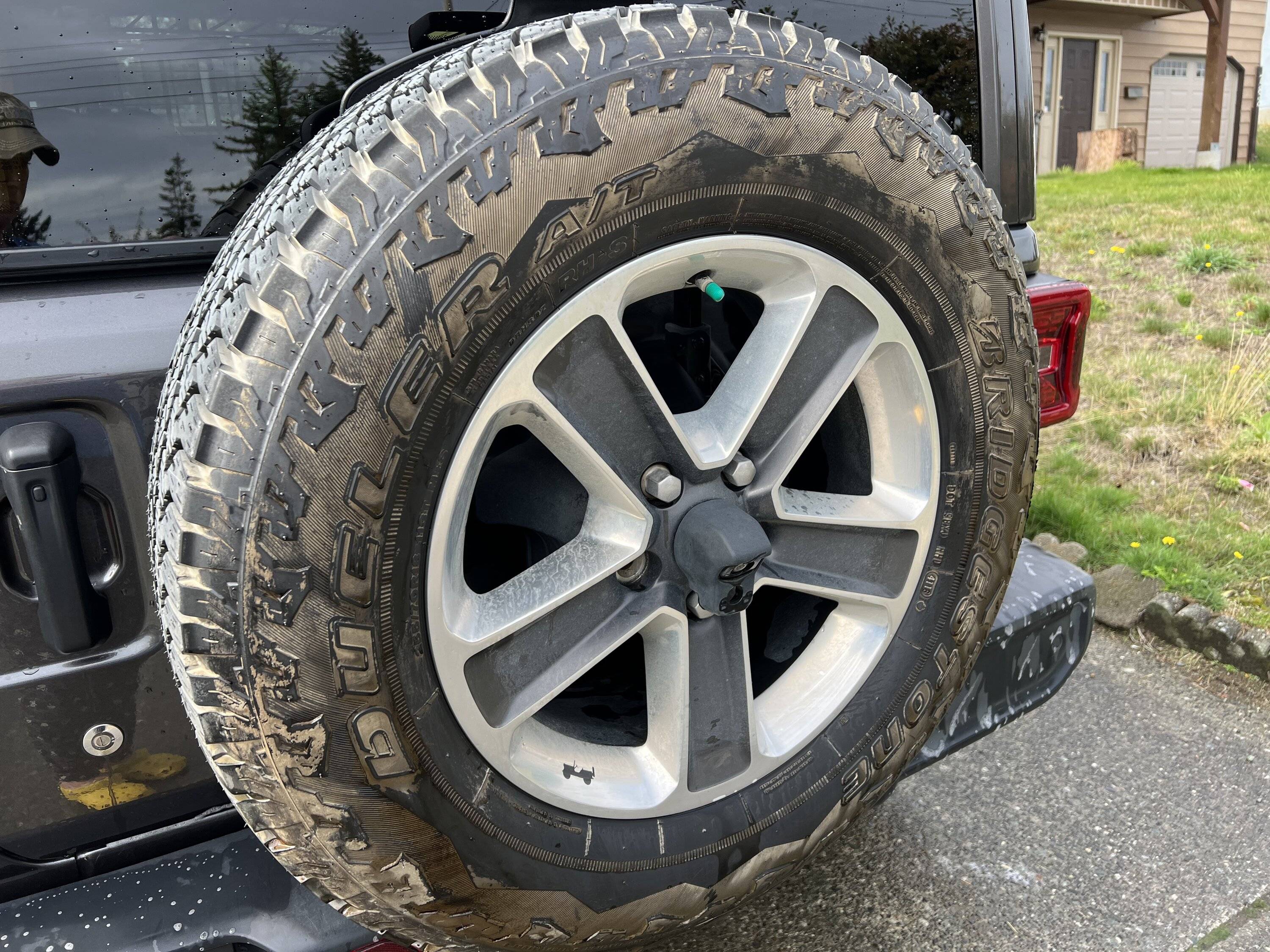 Jeep Wrangler JL Clean tires help IMG_8101