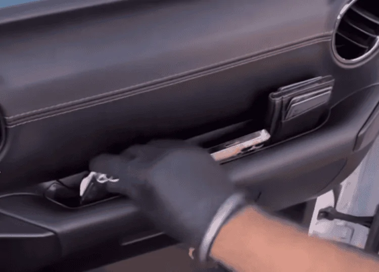 Jeep Wrangler JL 2024 grab handle tray? 1696478560887