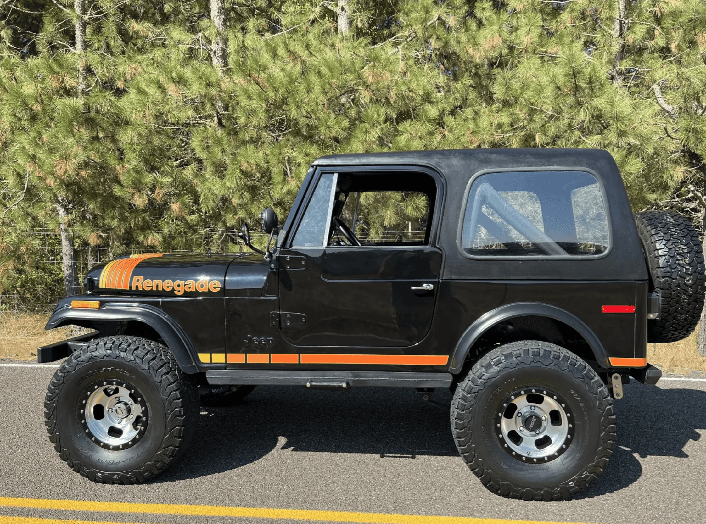 Jeep Wrangler JL Yes or No Retro Graphics Screenshot 2023-10-05 at 1.41.34 PM