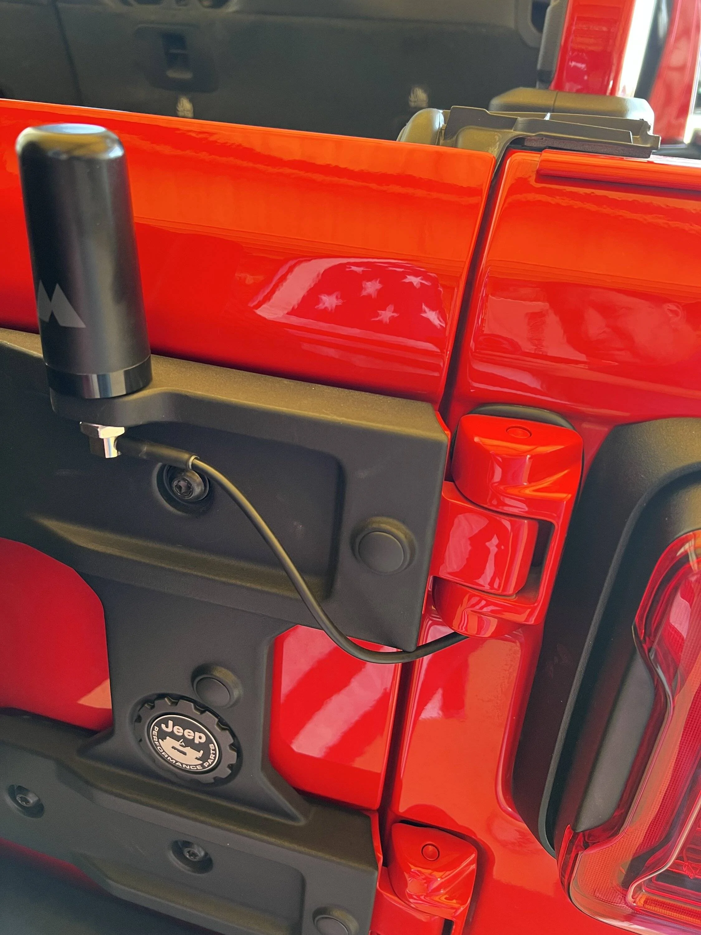 Jeep Wrangler JL Antenna mounted to Mopar tailgate reinforcement IMG_5678