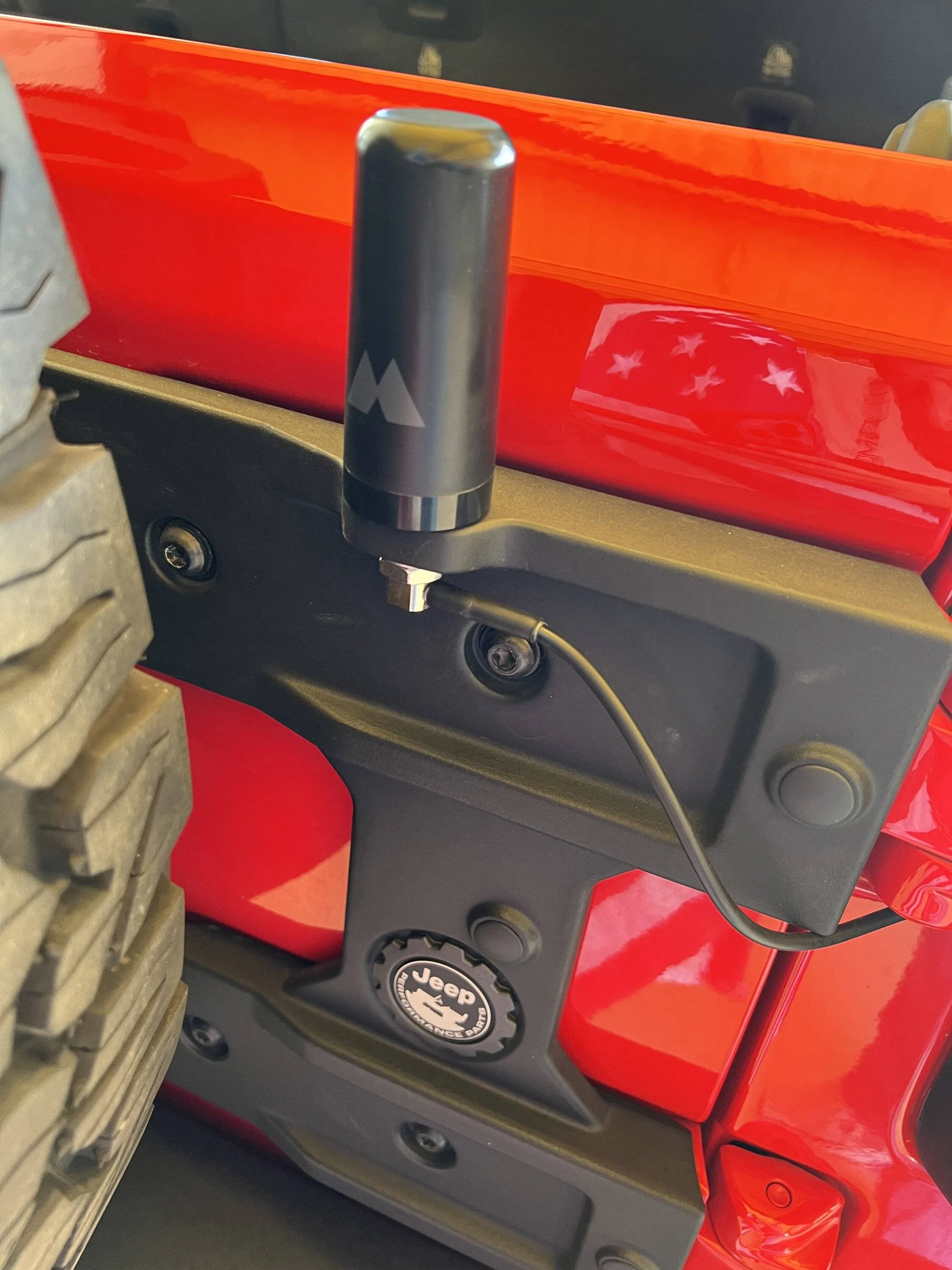 Jeep Wrangler JL Antenna mounted to Mopar tailgate reinforcement IMG_5677